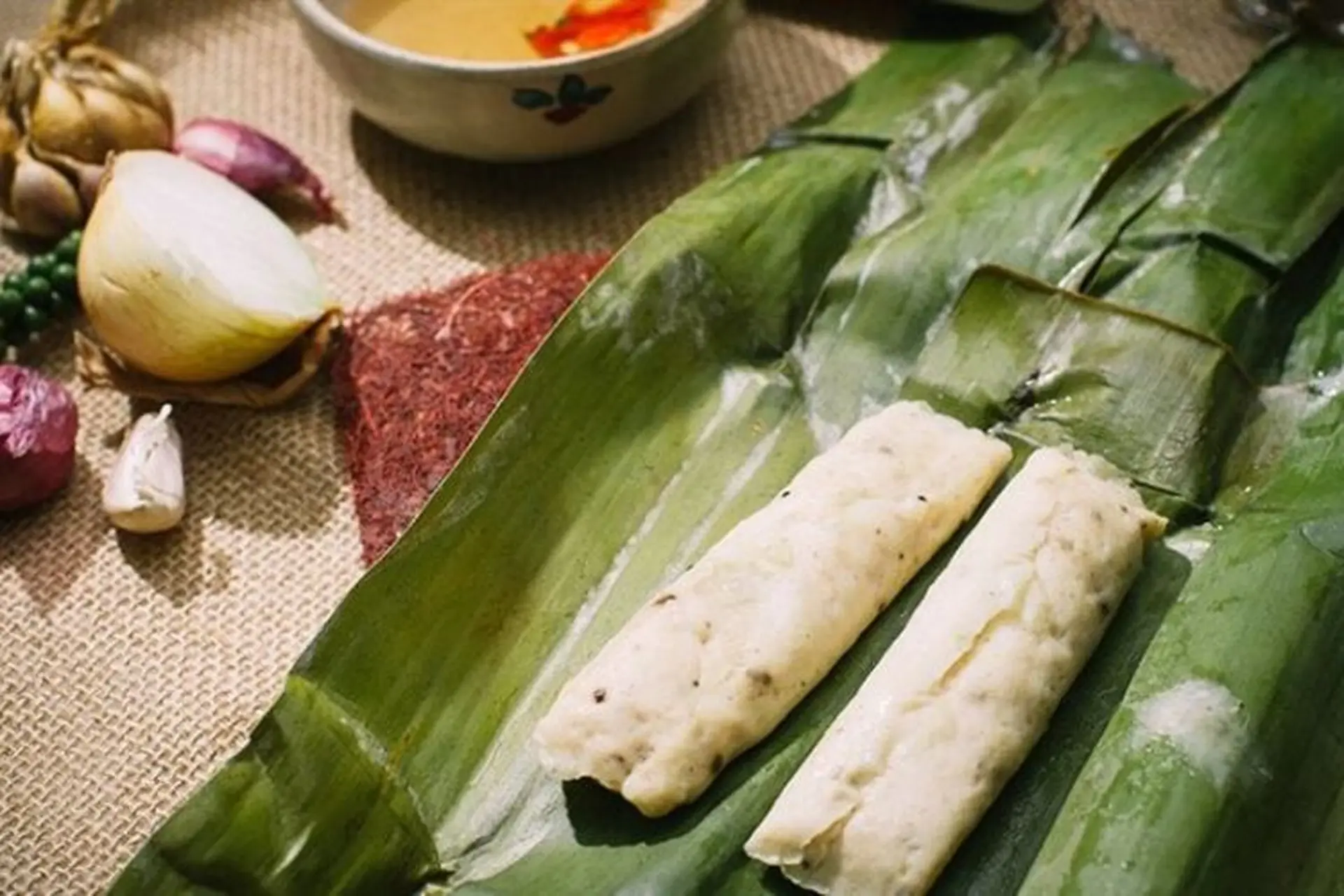 Hướng dẫn cách làm chả Huế gói lá chuối thơm ngon, mềm dai chuẩn vị miền Trung