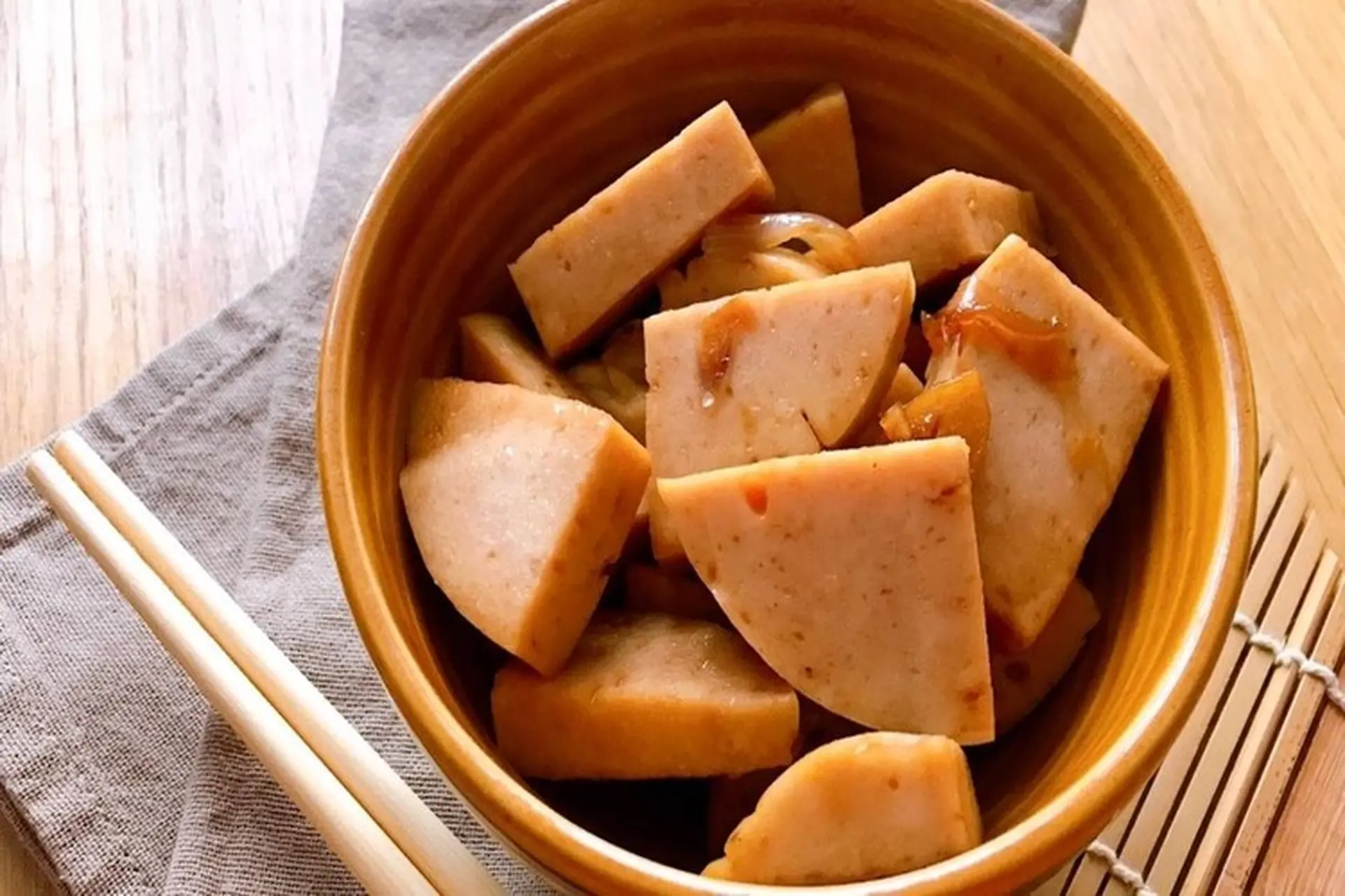 Chả lụa kho thịt: hương vị đậm đà của món ăn truyền thống trong bữa cơm gia đình
