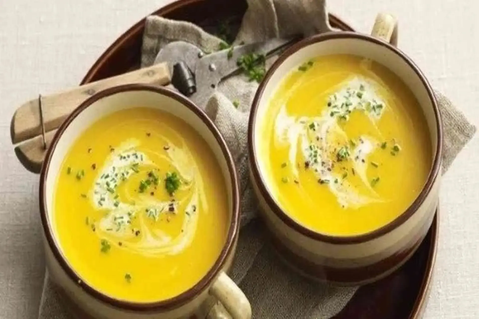 Mách bạn cách nấu cháo óc heo bí đỏ: Lựa chọn hoàn hảo cho bé ăn dặm và người bệnh
