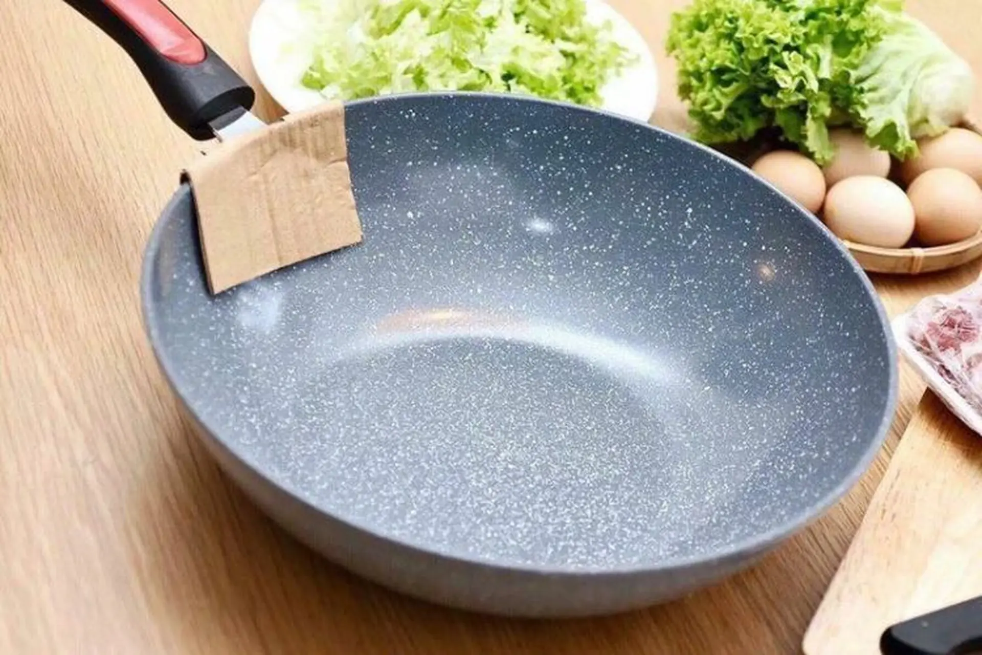Ưu điểm và nhược điểm của chảo đá hoa cương. Những lưu ý quan trọng khi sử dụng