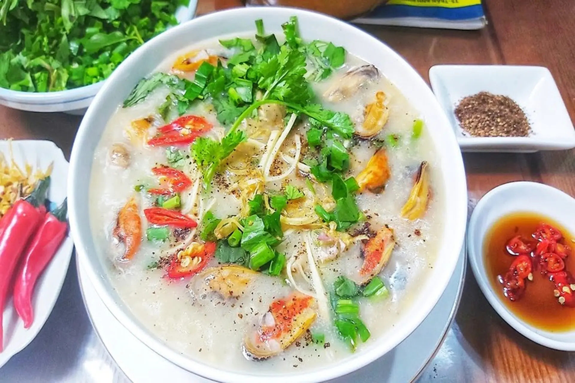 Lưu ngay công thức nấu cháo vẹm thơm ngon, ngọt thịt đầy bổ dưỡng cho gia đình