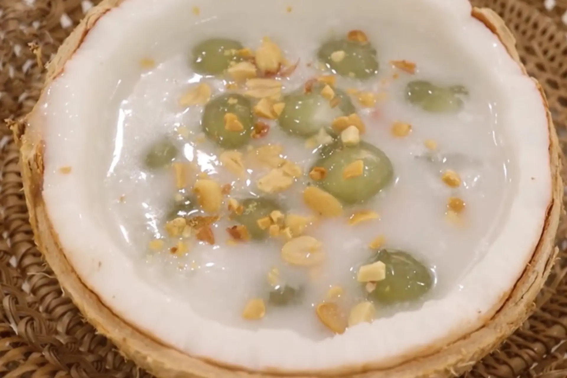 Bật mí cách làm chè dừa sáp lá dứa béo ngậy cực đơn giản tại nhà thành công ngay lần đầu