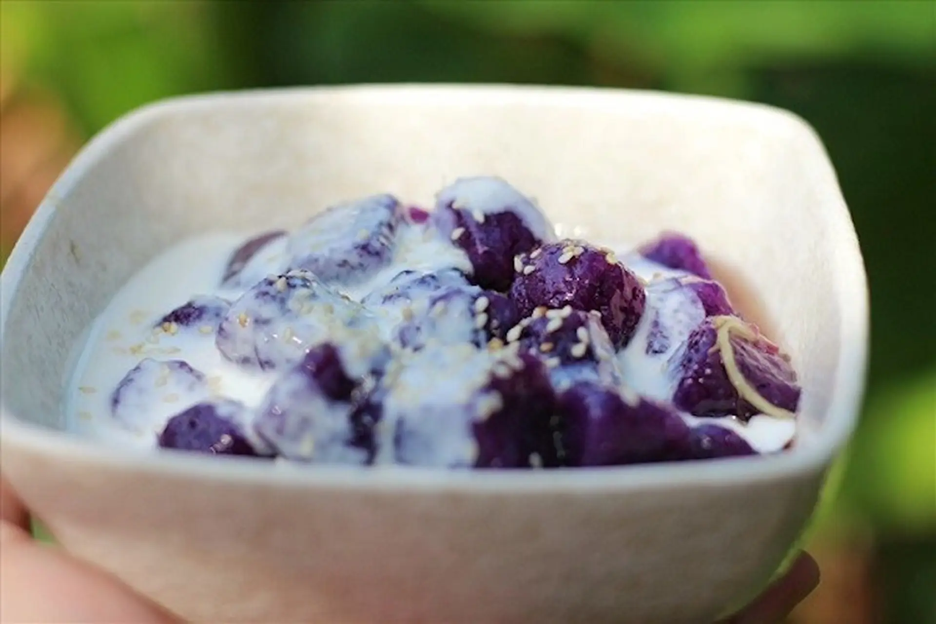 Cách nấu chè khoai lang tím: Món tráng miệng thanh mát, đẹp mắt và giàu dinh dưỡng