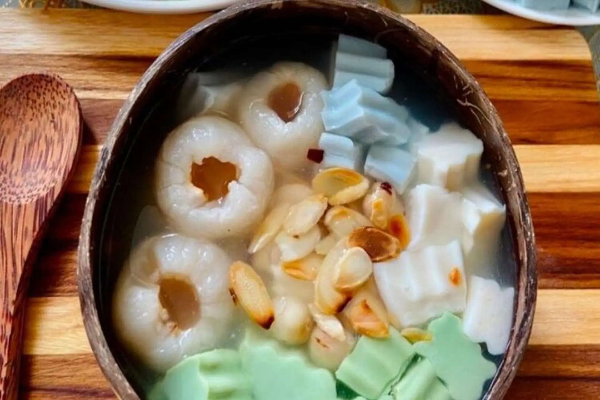 Chè khúc bạch bao nhiêu calo? Ăn chè khúc bạch như thế nào để không bị béo?