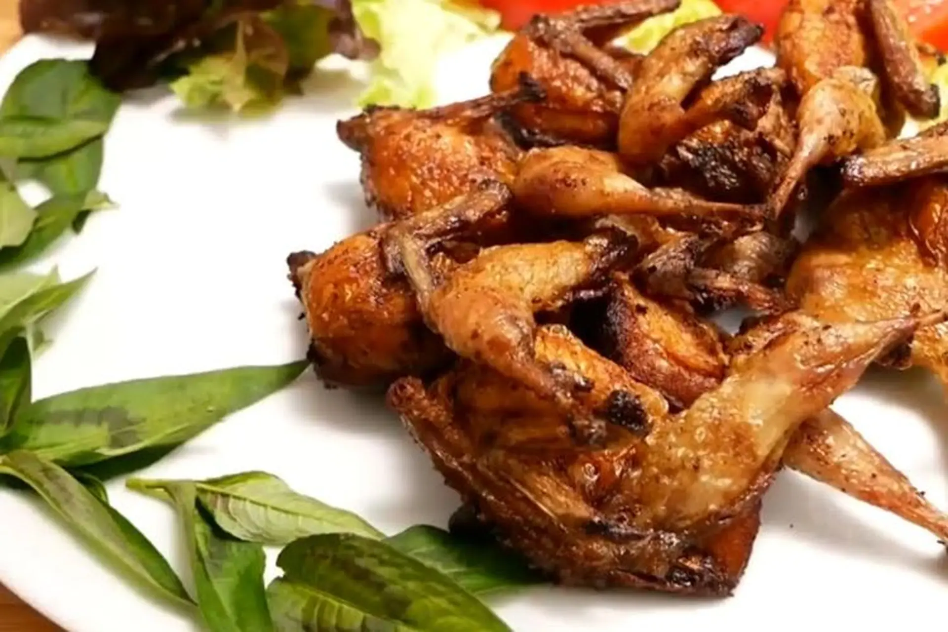 Công thức làm chim cút chiên bơ da giòn đảm bảo sẽ khiến gia đình bạn ấn tượng