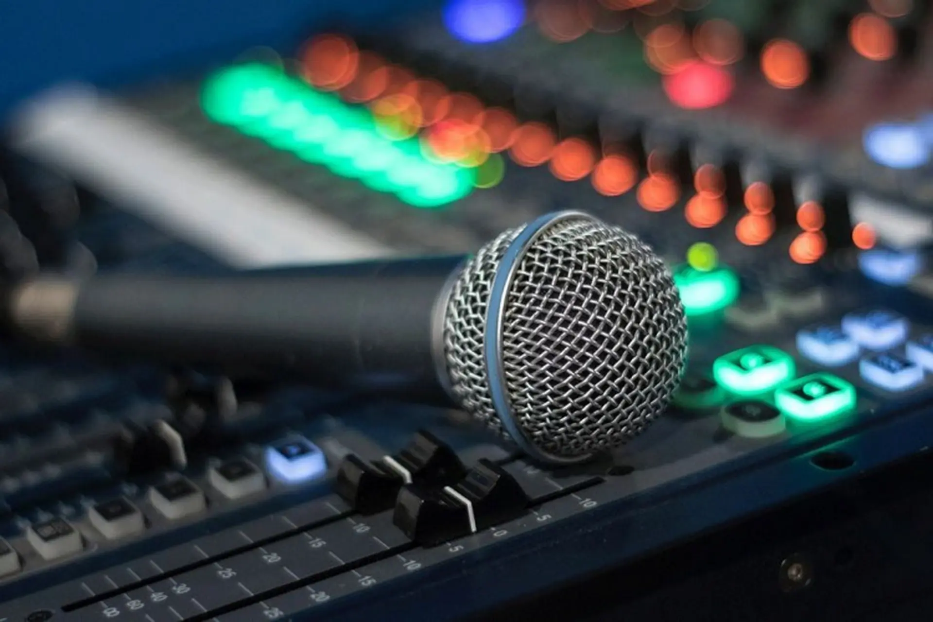Hướng dẫn cách chỉnh amply karaoke chuẩn, đảm bảo chất lượng âm thanh tuyệt vời