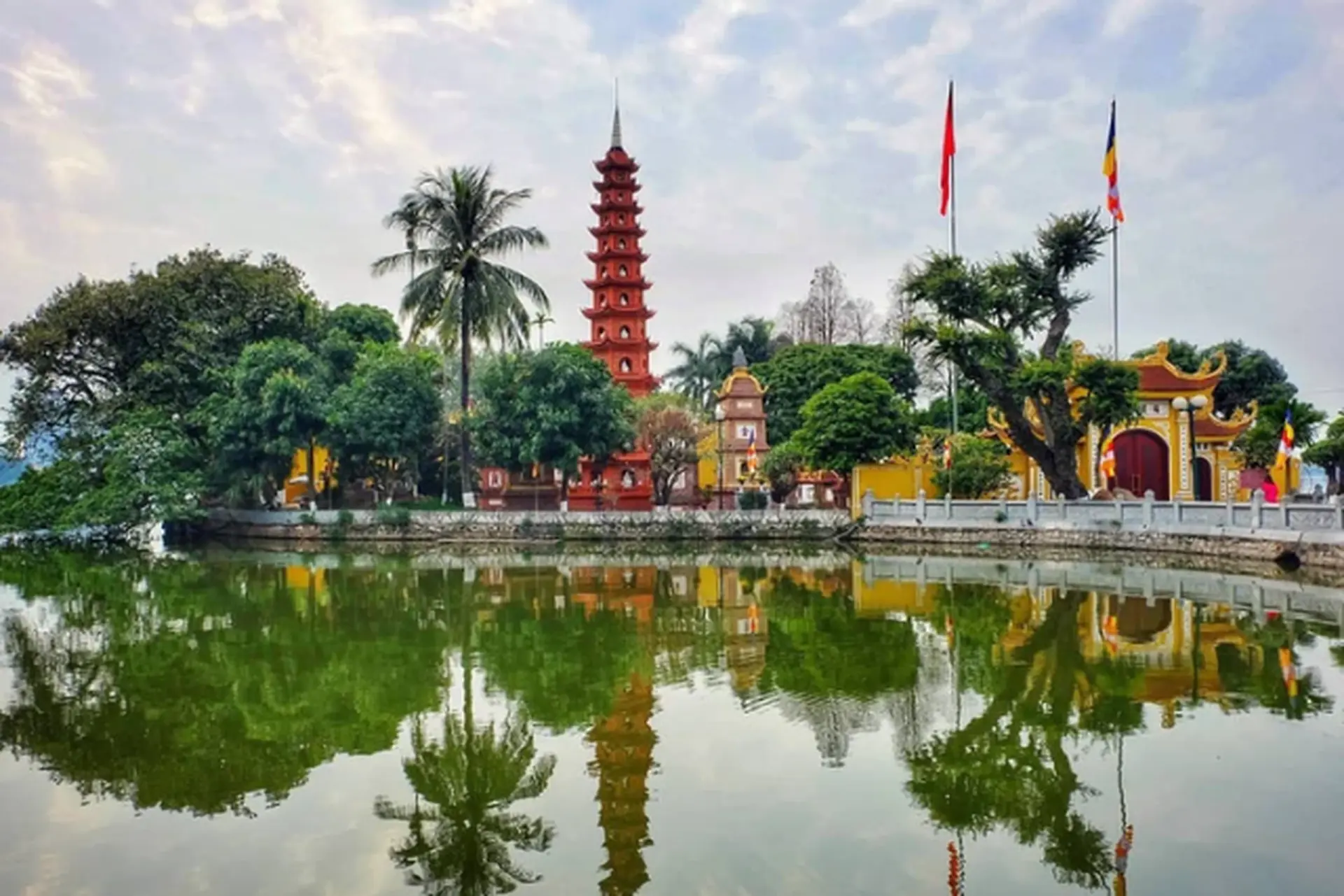 Chùa Trấn Quốc nằm ở đâu tại Việt Nam? Khám phá vị trí và những điều thú vị ít người biết đến