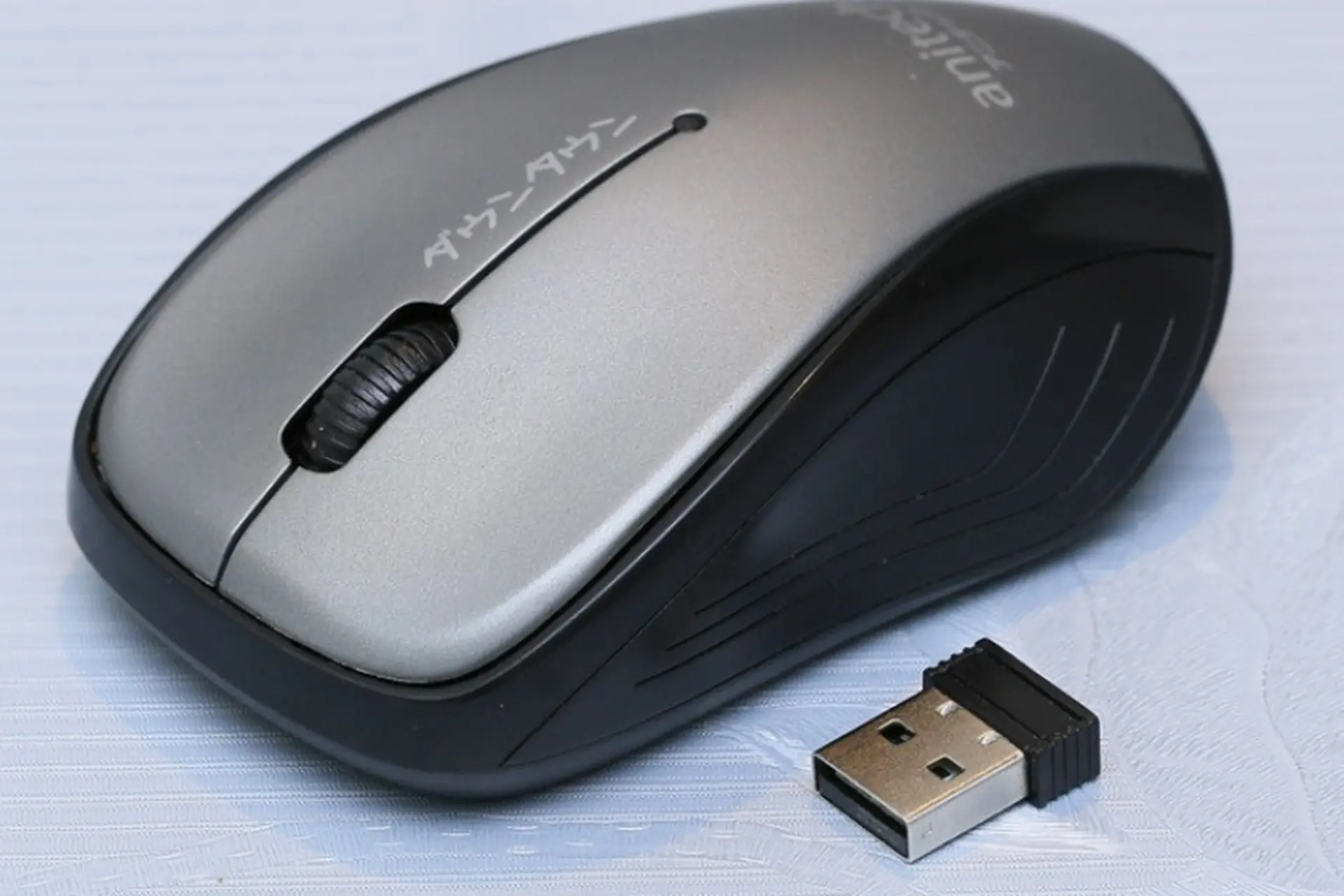 Chuột Wireless là gì? Tìm hiểu nguyên lý hoạt động và ưu điểm vượt trội khi sử dụng