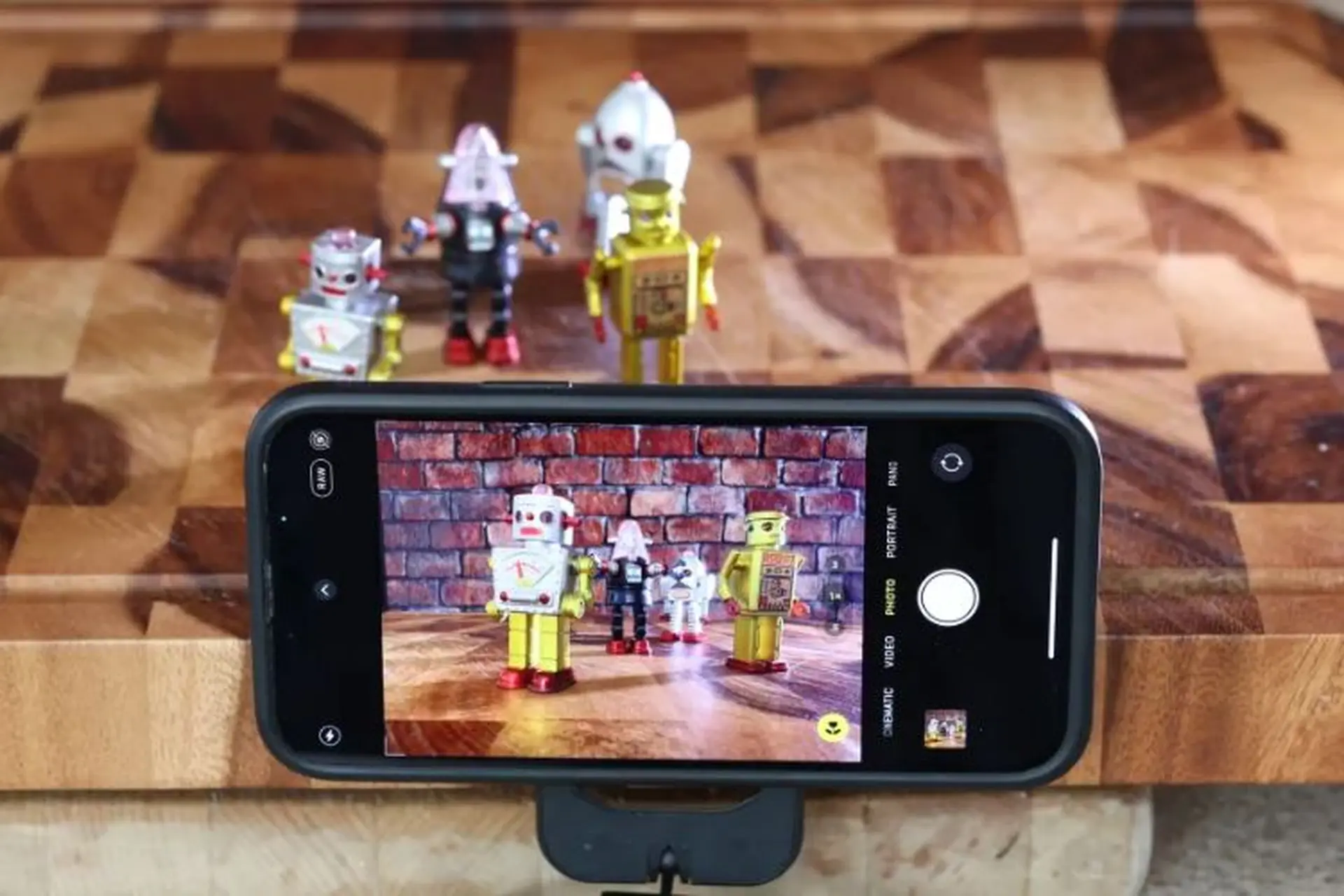 Chụp ảnh macro bằng điện thoại iPhone như thế nào? Bí quyết lấy nét và điều chỉnh ánh sáng hiệu quả