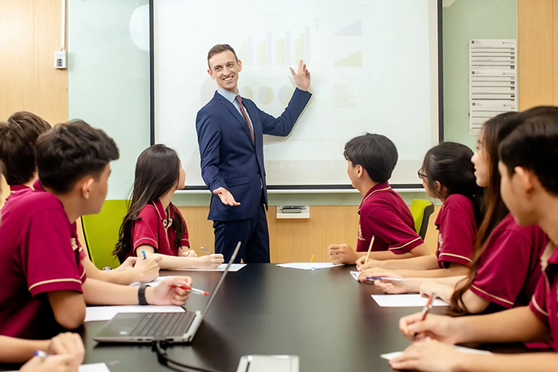 Giải đáp: Chương trình CLC là gì? Lợi ích và cơ hội về con đường học tập mà sinh viên nên biết