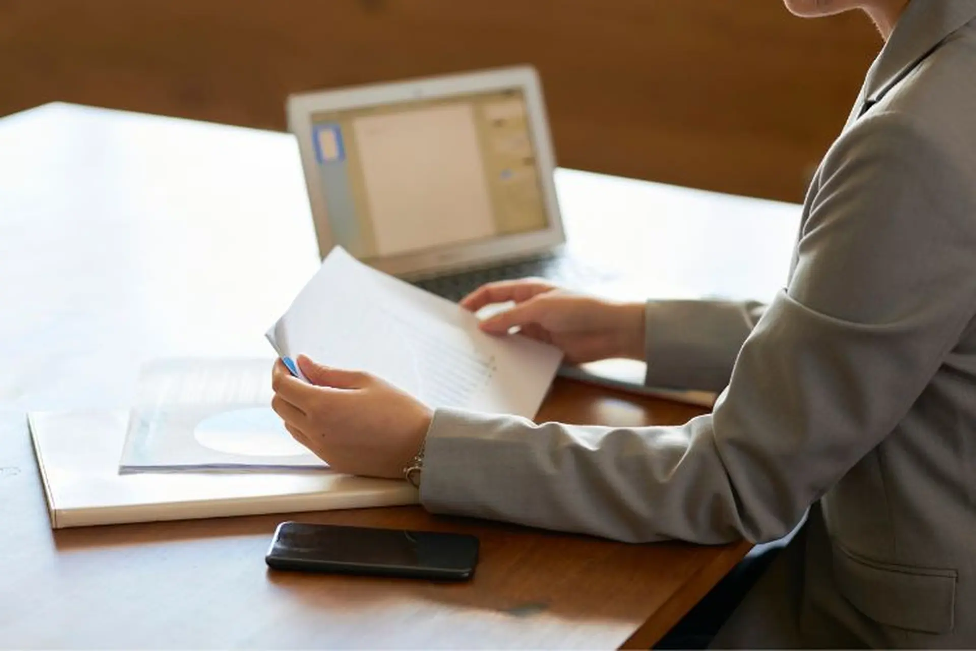 Cỡ chữ văn bản hành chính là bao nhiêu? Tìm hiểu quy định về kiểu chữ, loại chữ và cách trình bày văn bản