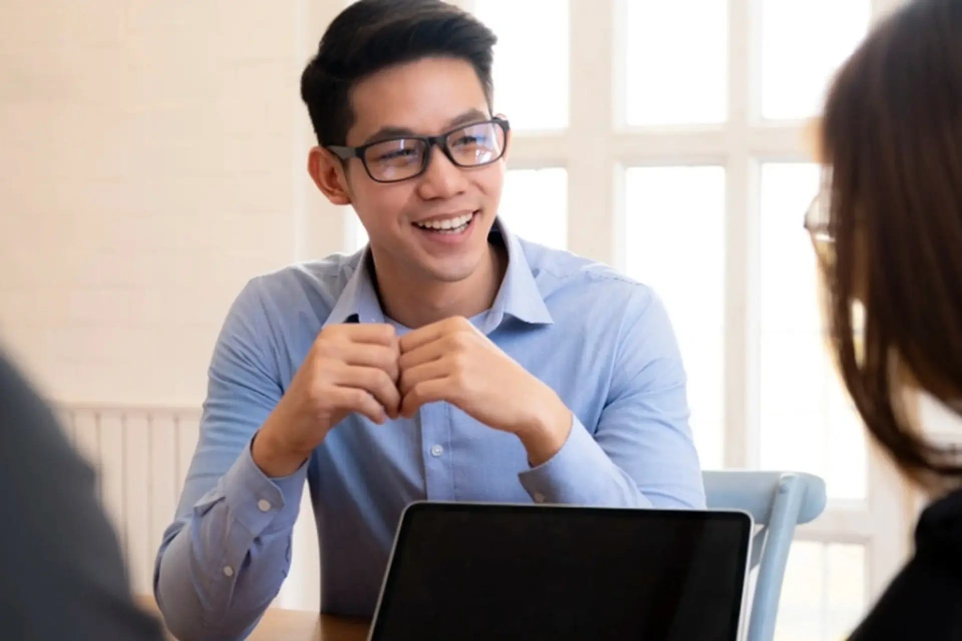 Có nên apply 2 vị trí cùng 1 công ty? Giải đáp thắc mắc và kinh nghiệm ứng tuyển thông minh