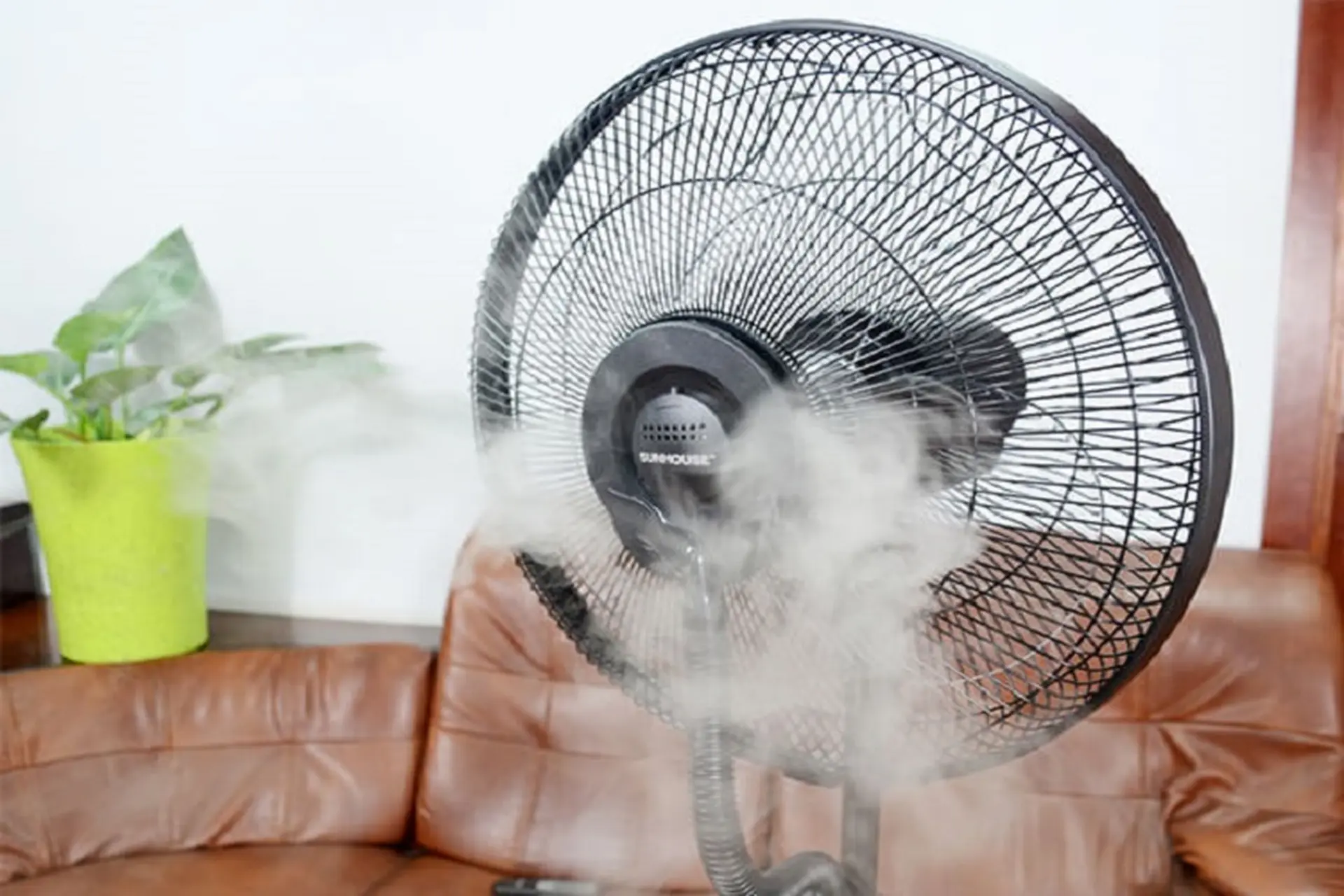Có nên dùng quạt phun sương trong phòng kín? Những lưu ý để đảm bảo hiệu suất, an toàn thiết bị