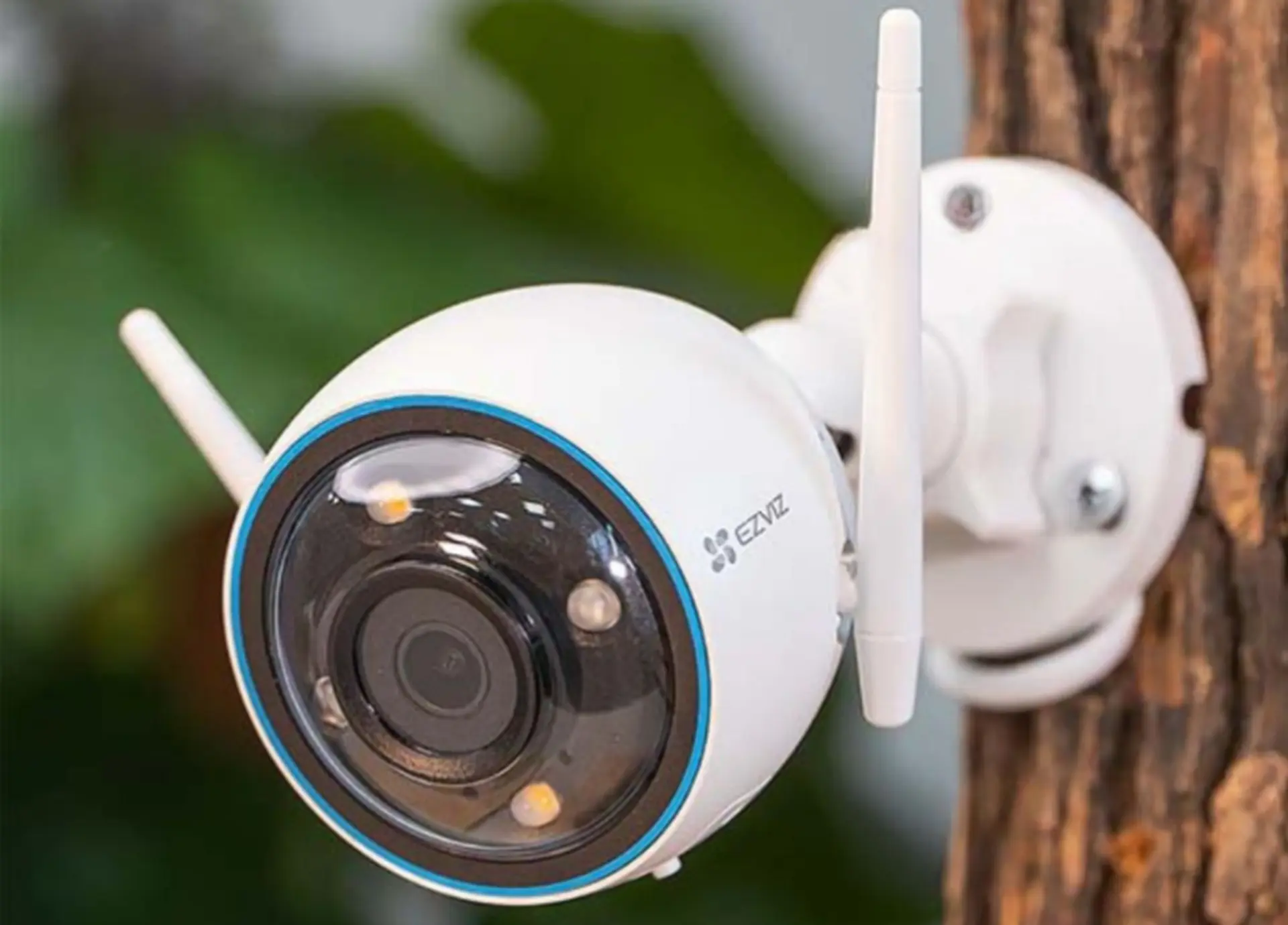 Có nên mua camera an ninh ngoài trời không ? Ưu điểm, hạn chế và tiêu chí chọn sản phẩm phù hợp