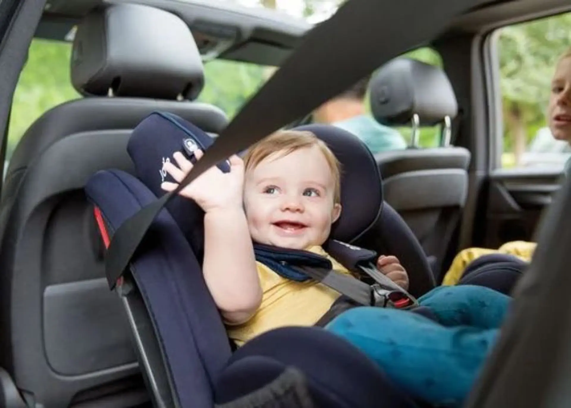 Có nên mua ghế ngồi ô tô cũ cho bé không? Nếu bắt buộc mua thì nên lưu ý điều gì?