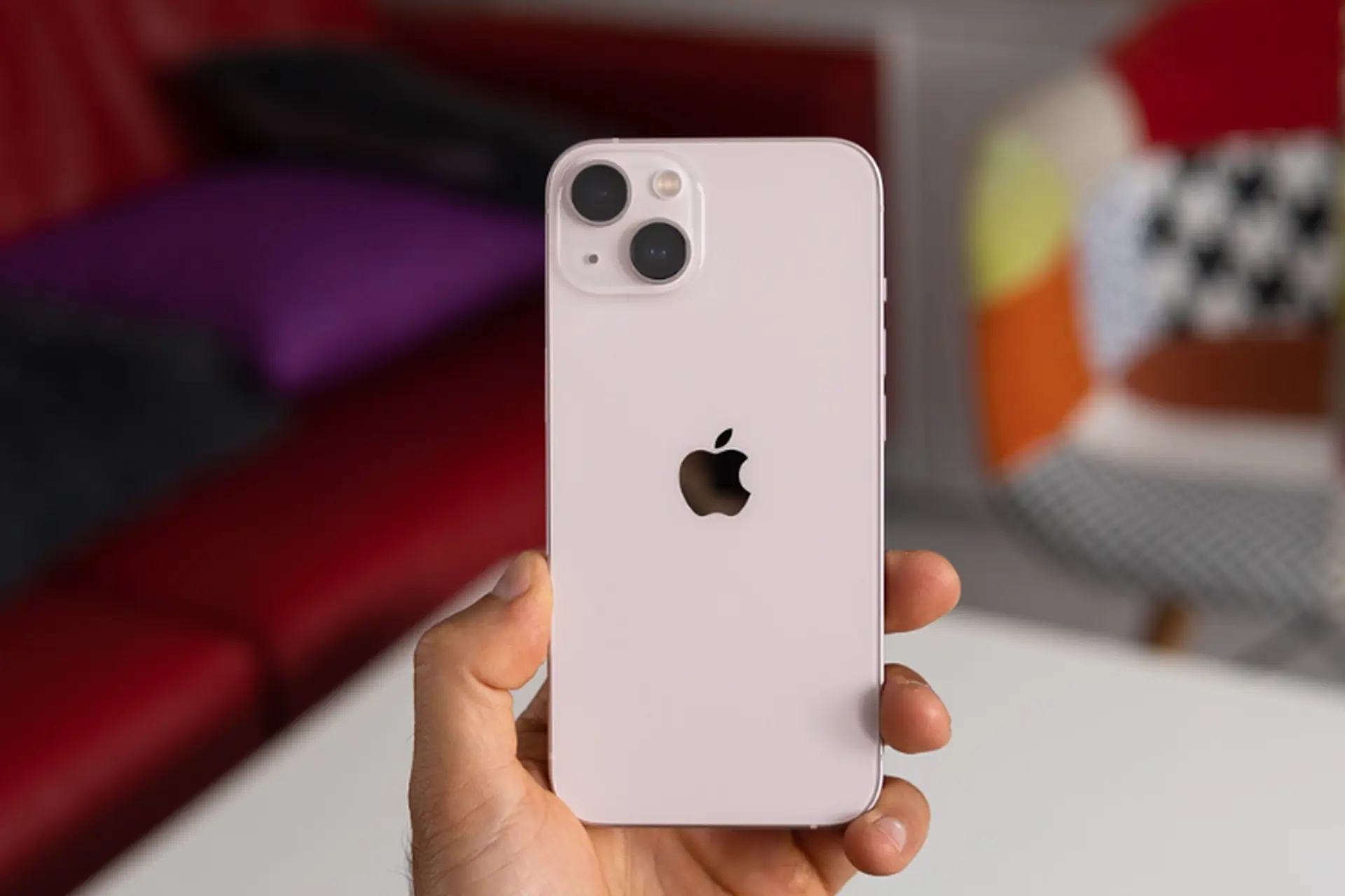 Có nên mua iPhone 13 năm 2026? Đánh giá toàn diện từ thiết kế đến hiệu năng