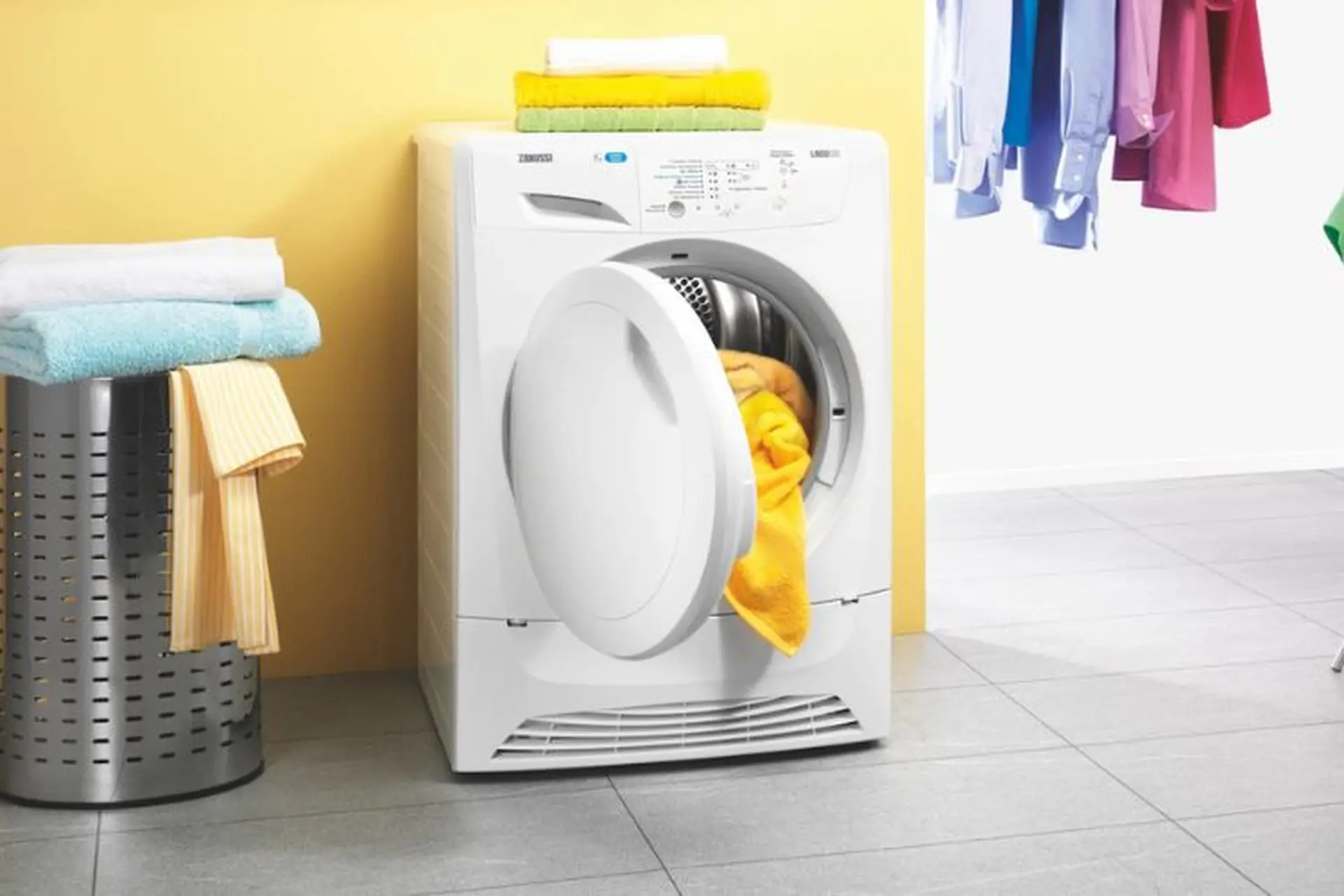 Có nên mua máy sấy quần áo vào mùa mưa không? Những tác dụng của máy sấy quần áo