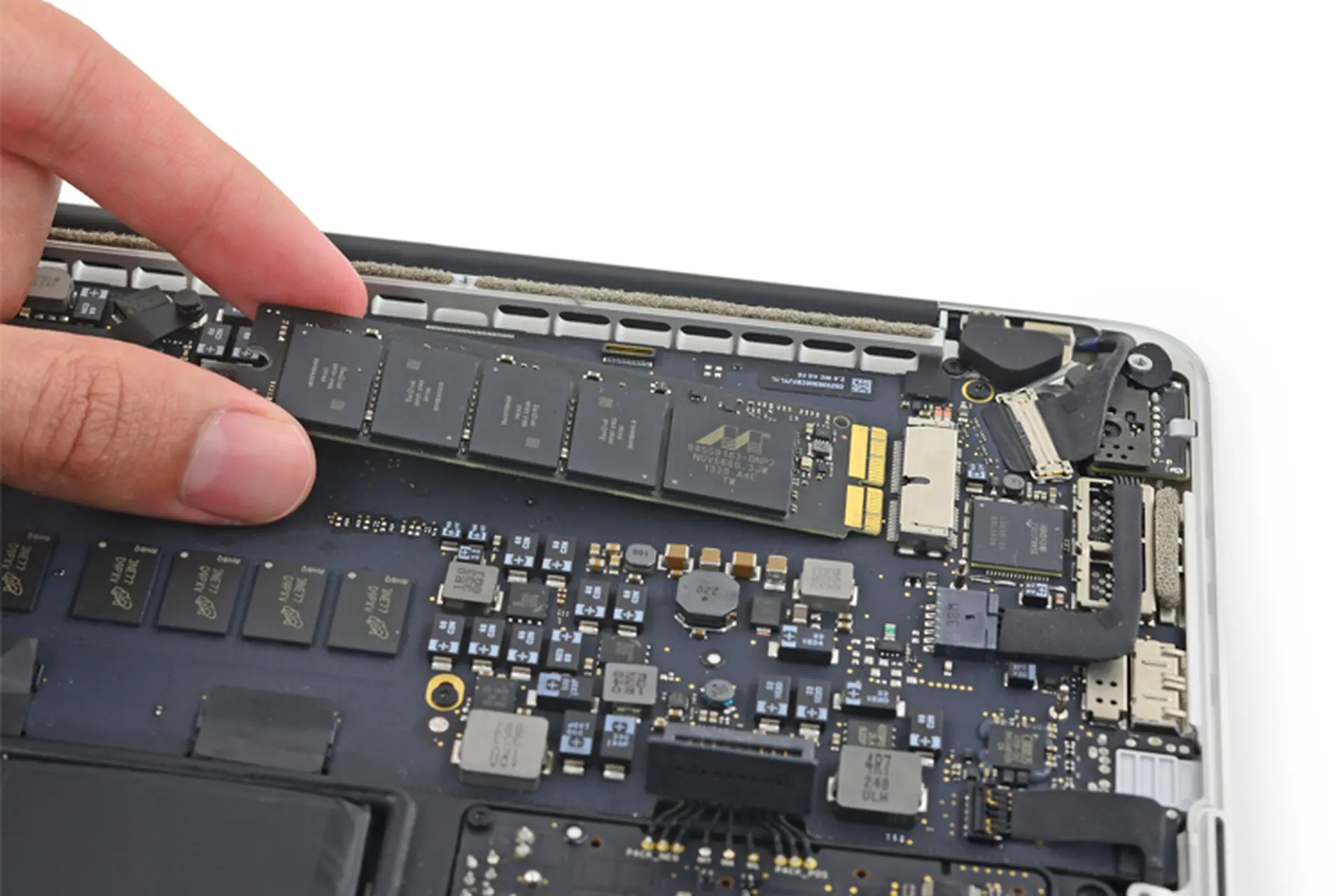 Có nên nâng cấp SSD MacBook không? Giải đáp thắc mắc cải tiến hiệu năng mà nhiều người quan tâm