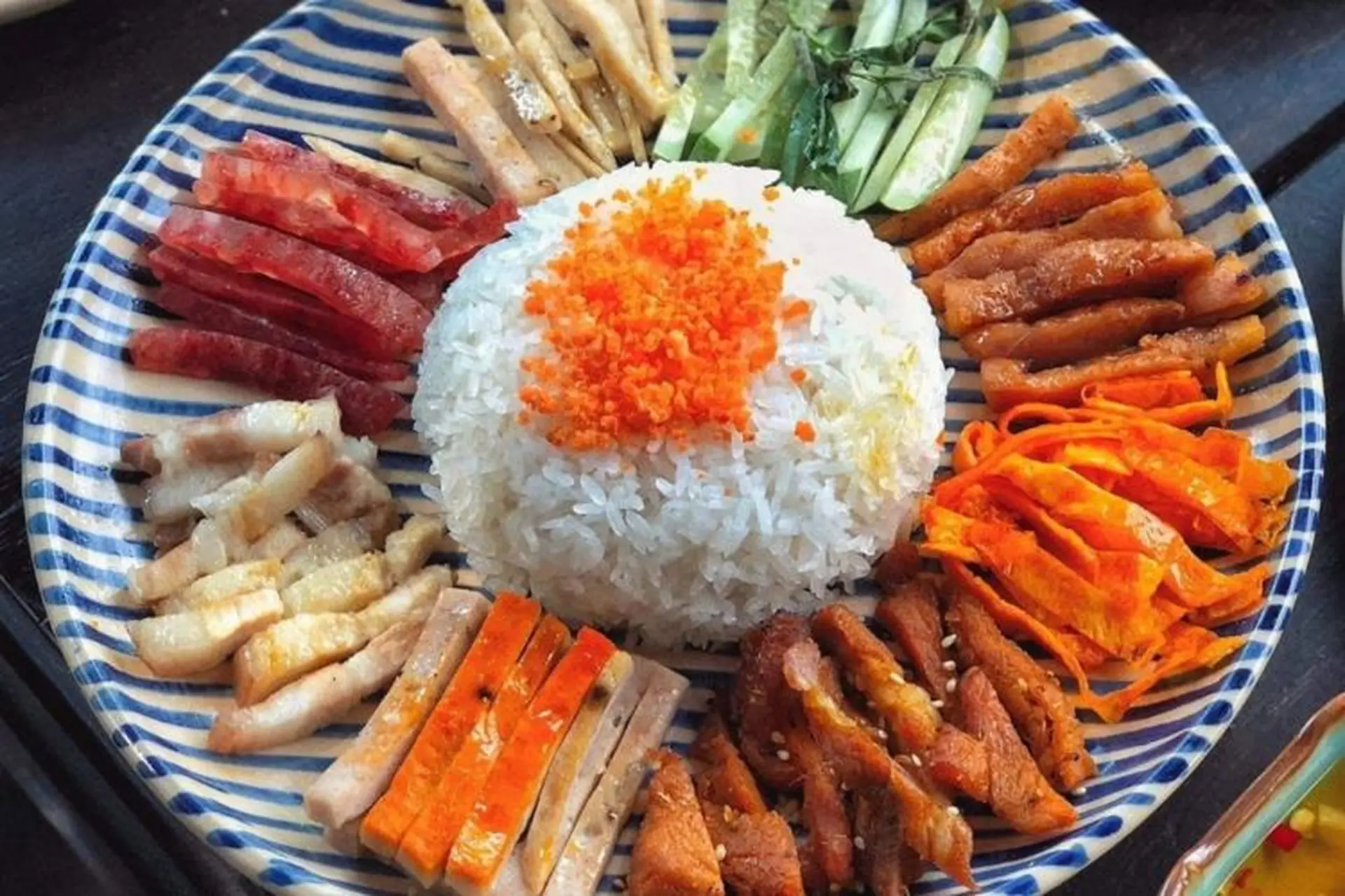 Cơm âm phủ - Câu chuyện về đặc sản nổi tiếng xứ Huế, tại sao món này lại có cái tên "kỳ lạ" như vậy?