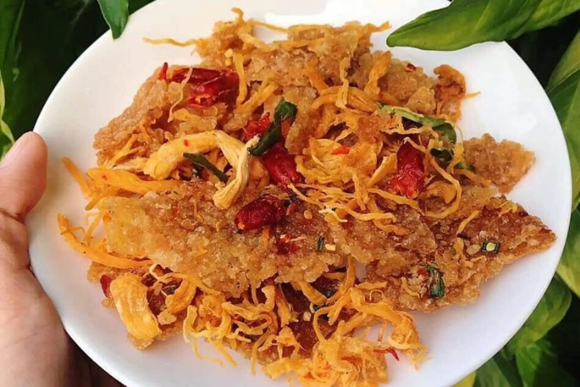 Hướng dẫn cách làm cơm cháy khô gà tại nhà nhanh chóng, đơn giản và thơm ngon