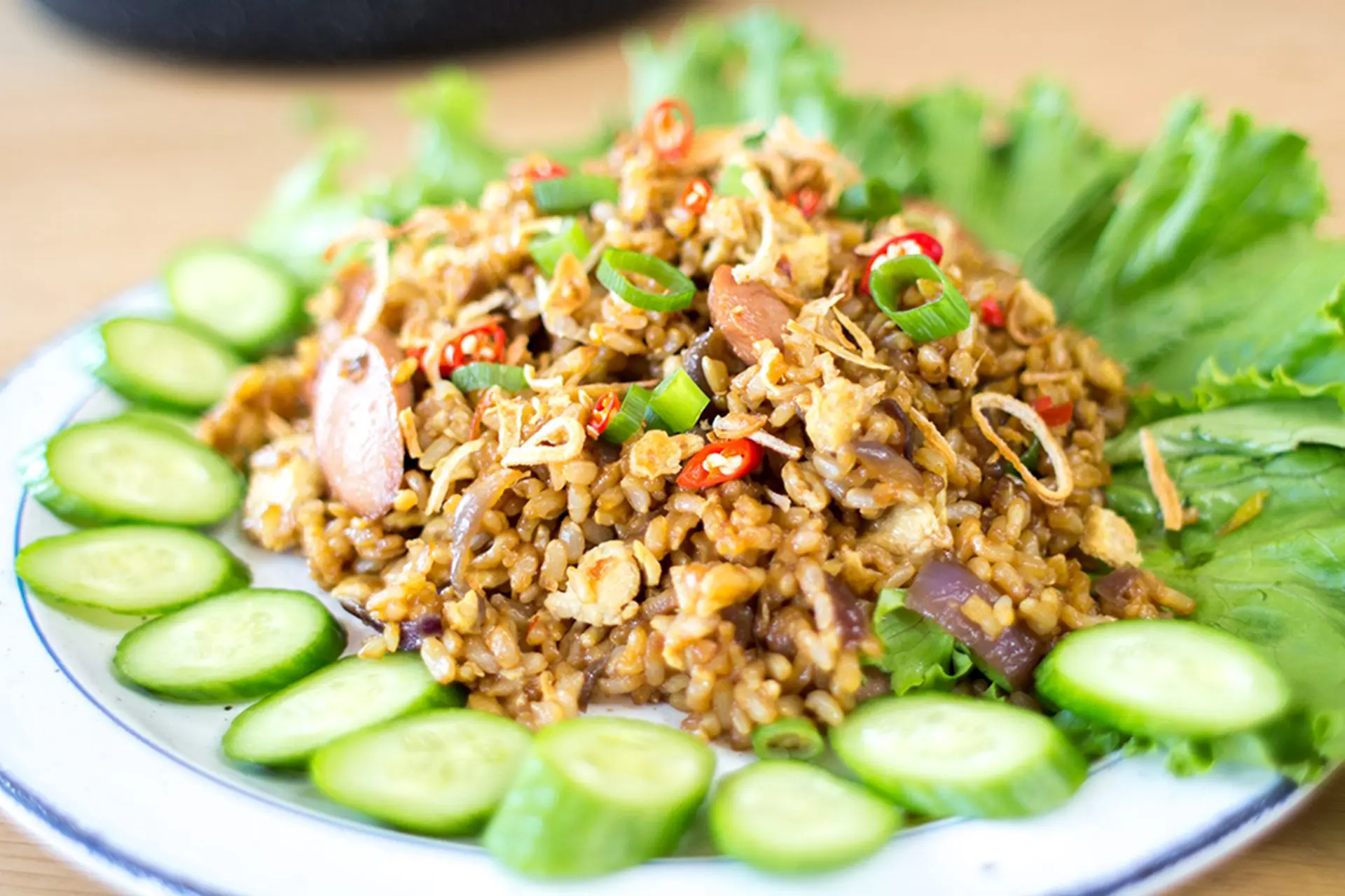 Vào bếp trổ tài làm cơm chiên Indo ngon đúng điệu, chiêu đãi cả nhà món ăn hấp dẫn