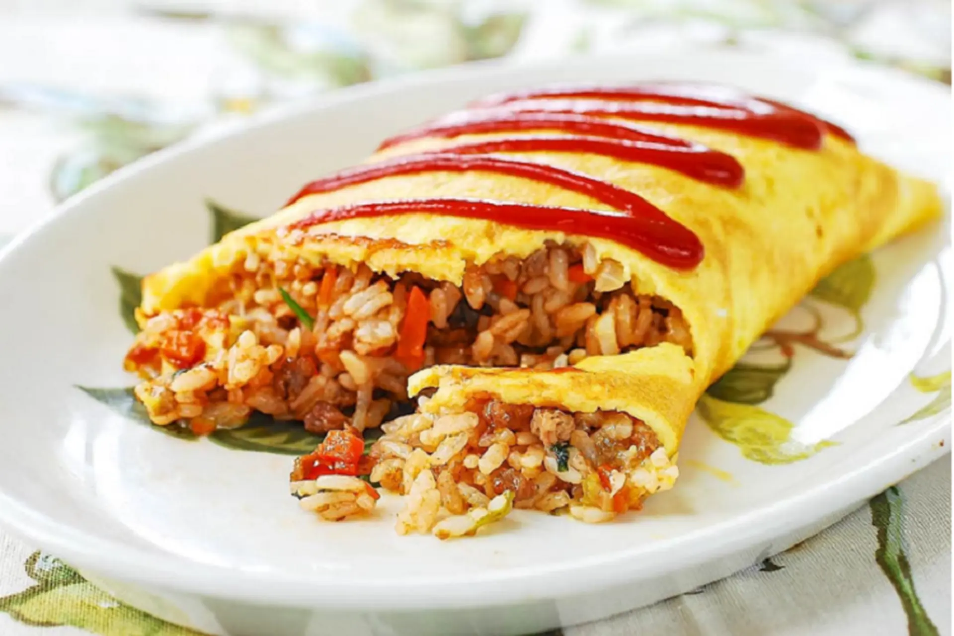 Đổi vị với món cơm chiên bọc trứng thơm ngon, bắt mắt, cách làm cực đơn giản
