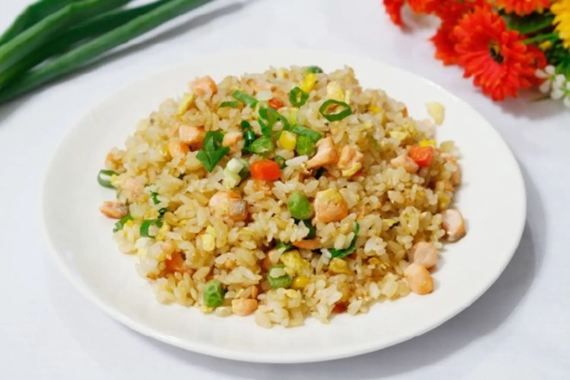 Học cách làm cơm chiên cá hồi vừa ngon vừa bổ siêu lòng mọi thành viên trong nhà