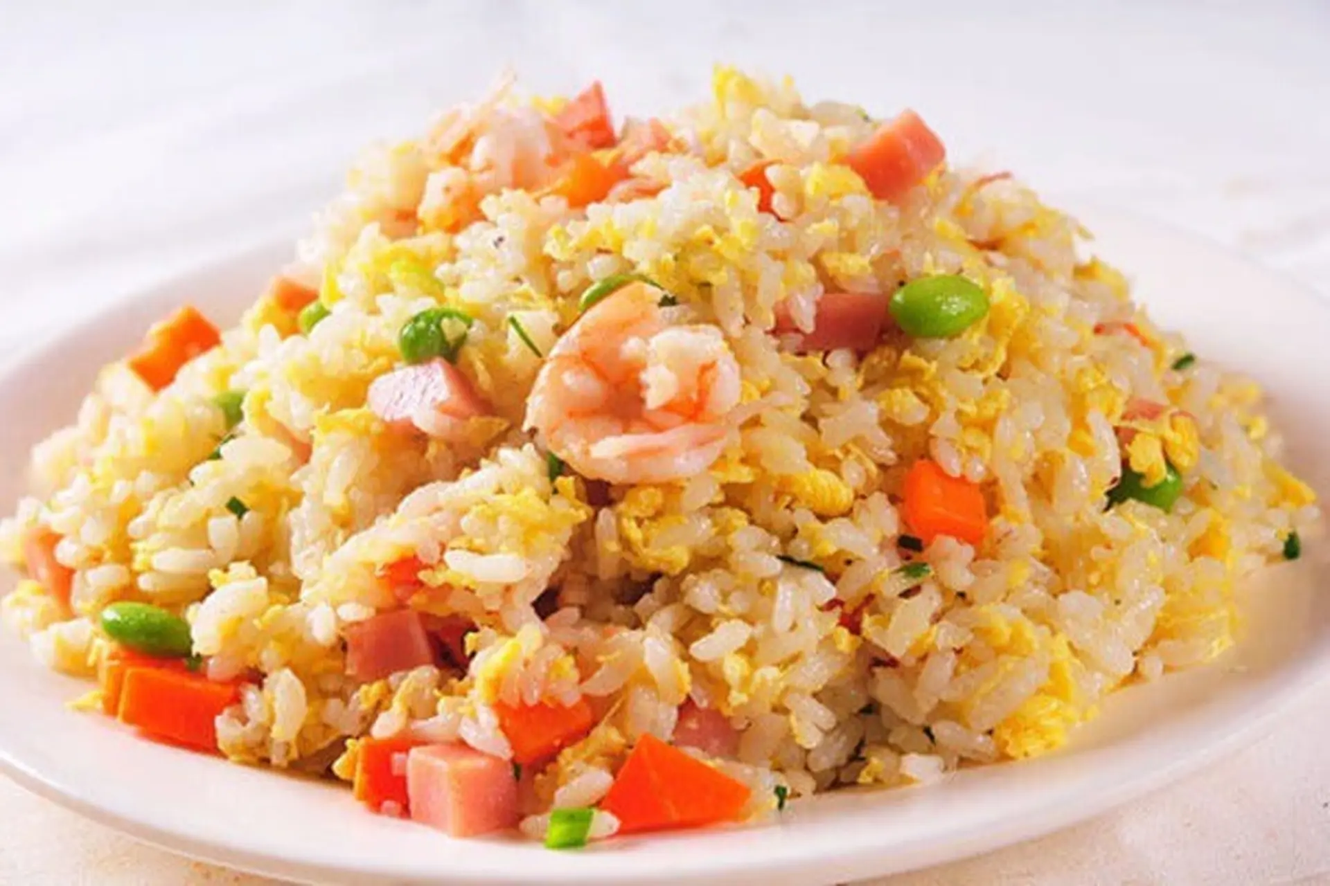 Hướng dẫn chi tiết 3 cách làm cơm chiên dương châu hải sản thơm ngon, đậm đà hương vị, ai cũng có thể làm được