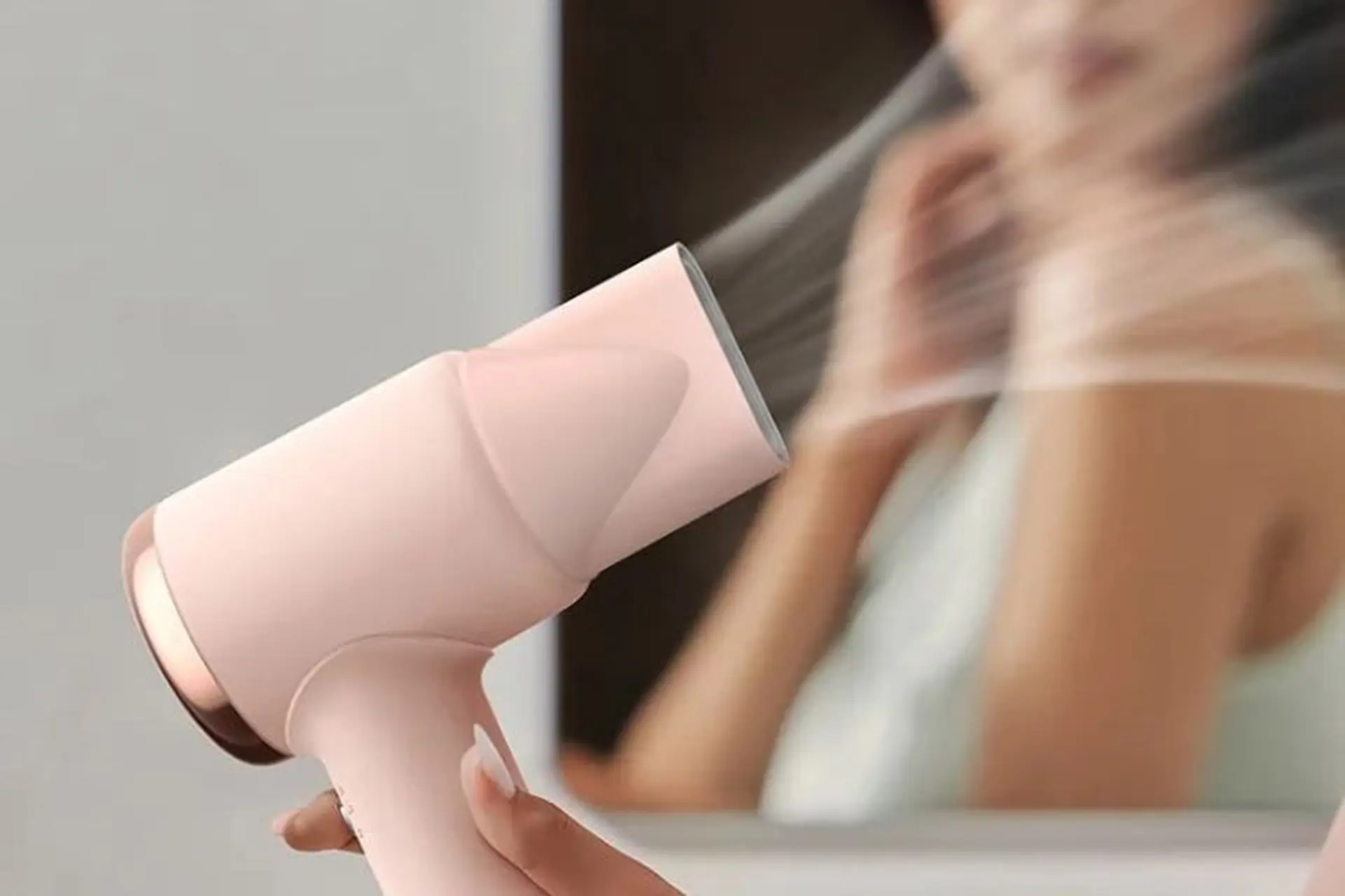 Công nghệ Drycare máy sấy tóc mang đến mái tóc chắc khỏe, suôn mượt giúp bạn tự tin
