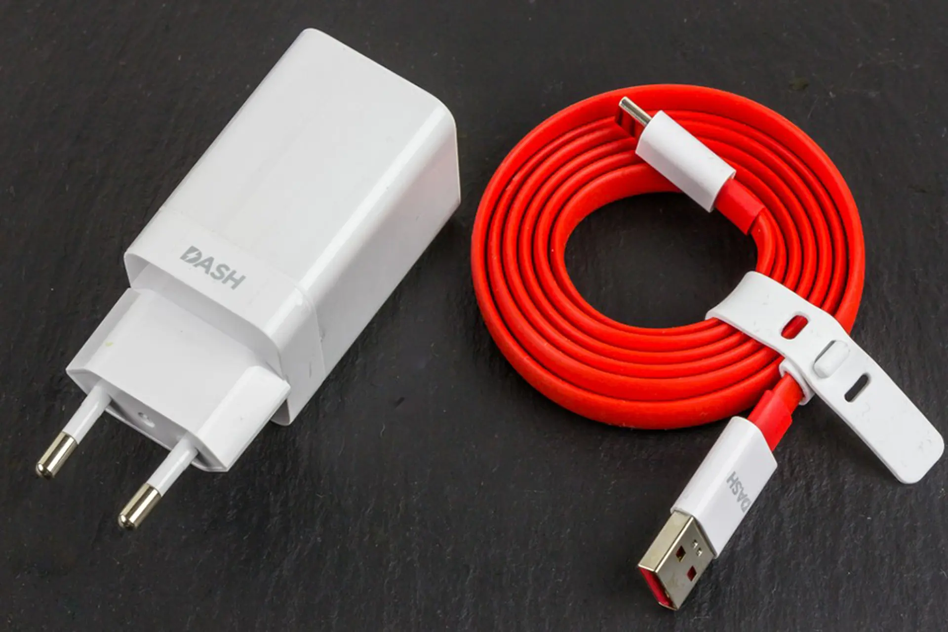 Đôi nét về công nghệ sạc nhanh OnePlus DashCharge: Át chủ bài một thời của dòng điện thoại OnePlus