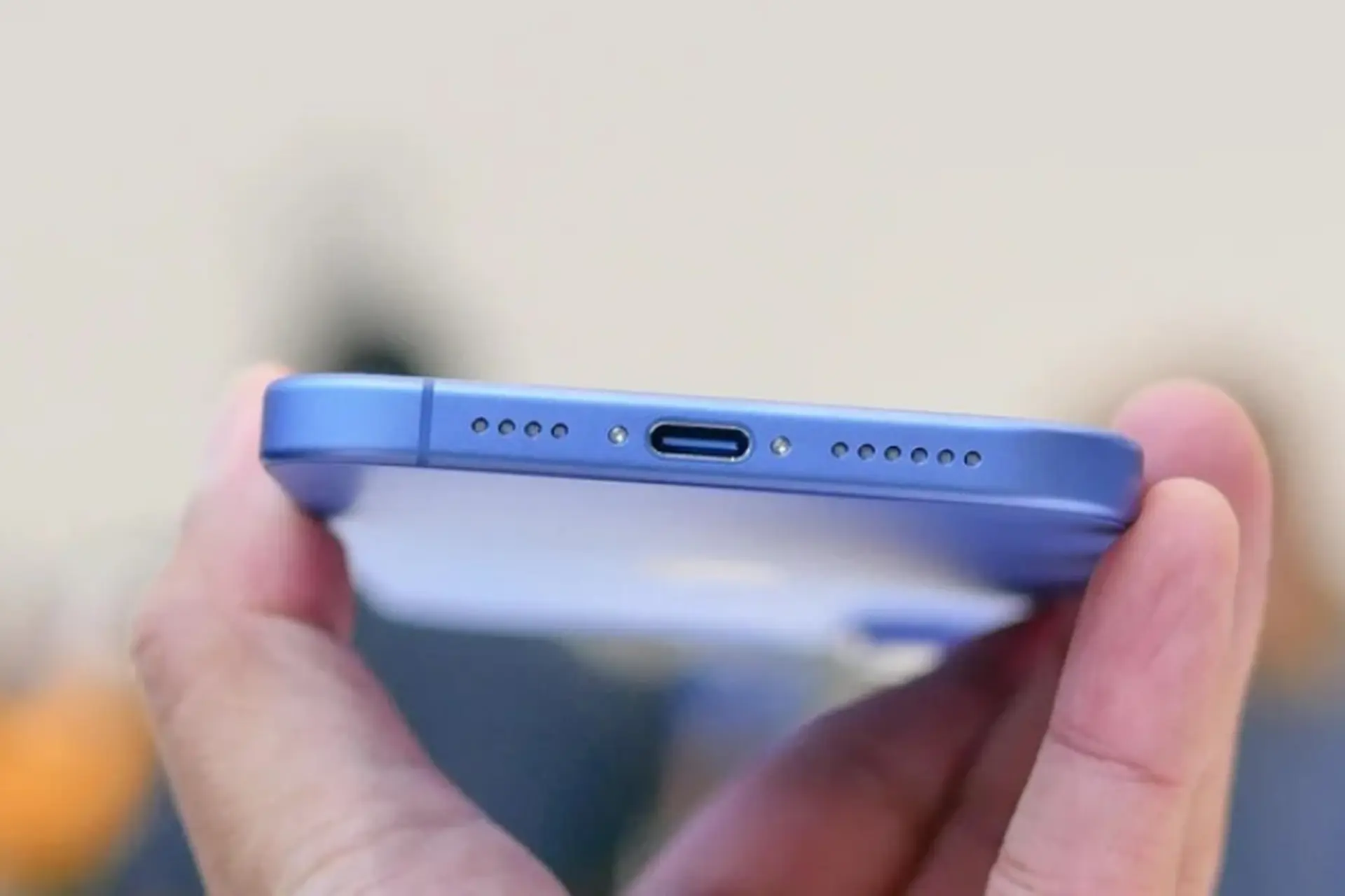 Cổng sạc iPhone 16 là cổng nào, sạc bao nhiêu W, có hỗ trợ sạc nhanh không?