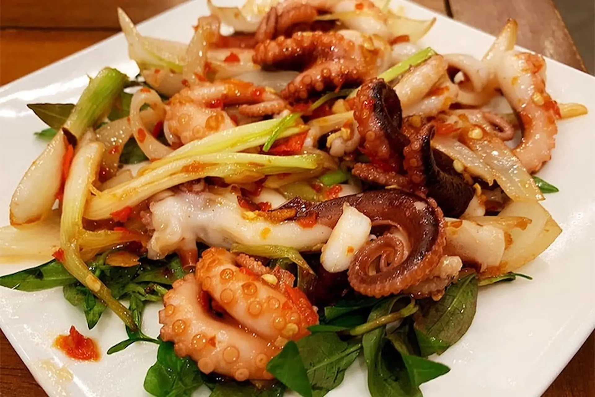 Công thức chế biến xúc tu ngon miệng, giòn dai đậm đà hương vị biển khơi khiến bạn mê mẩn