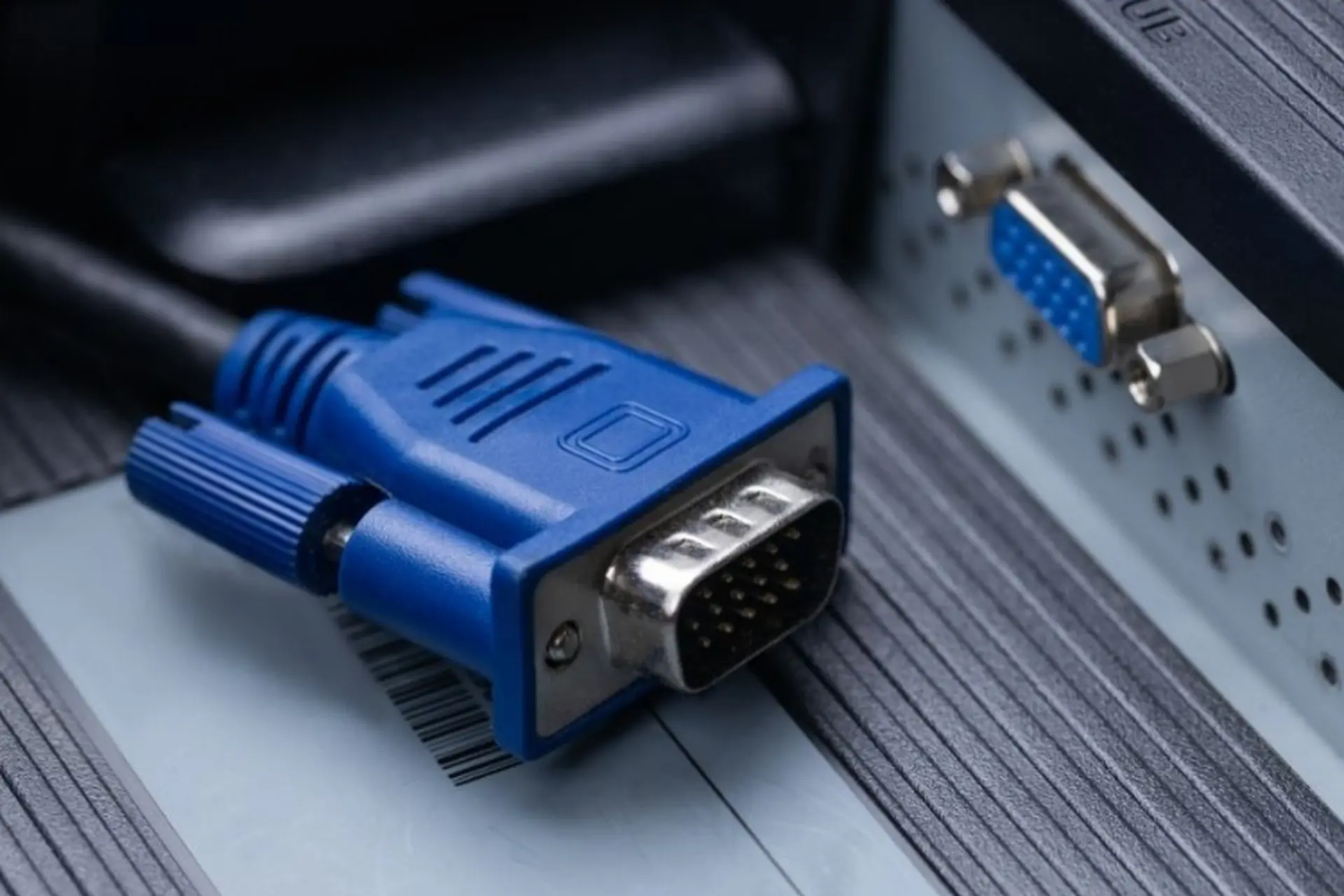 Cổng VGA là gì? Tìm hiểu chi tiết cấu tạo, cách kết nối và ứng dụng thực tế