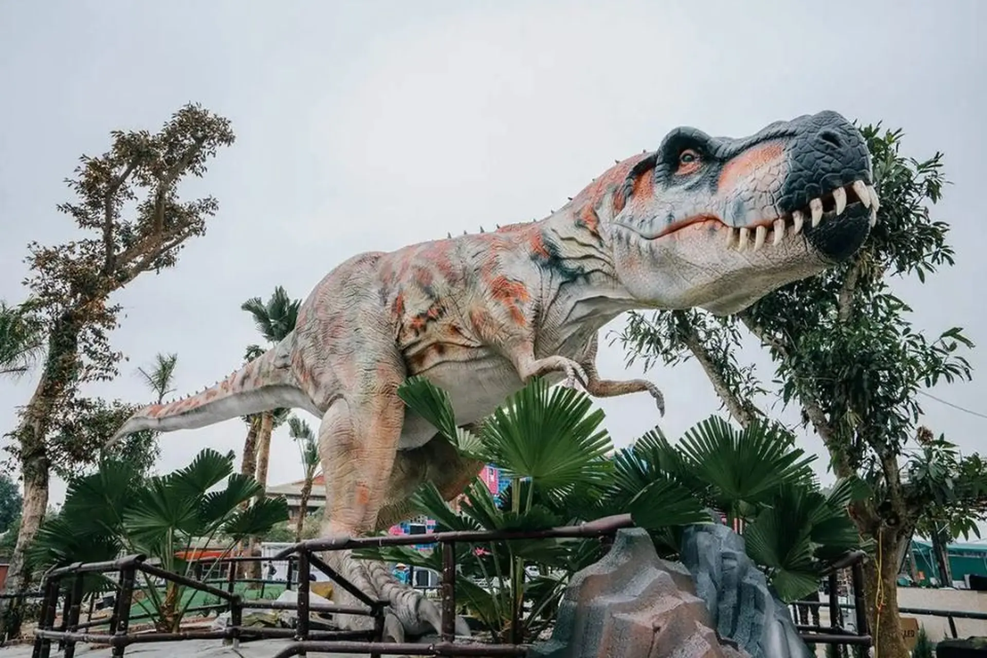 Khám phá công viên khủng long sống động như thật, điểm đến hấp dẫn cho cả gia đình
