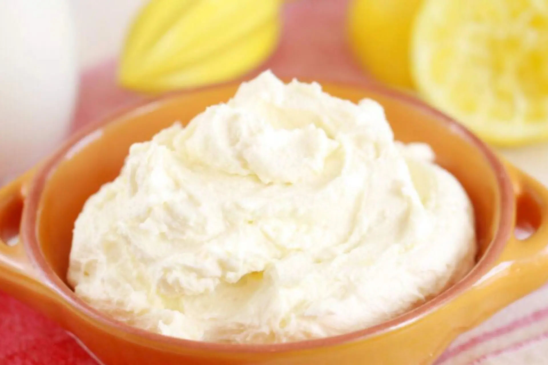 Cream cheese là gì? Cách chế biến và mẹo bảo quản phô mai kem đúng chuẩn