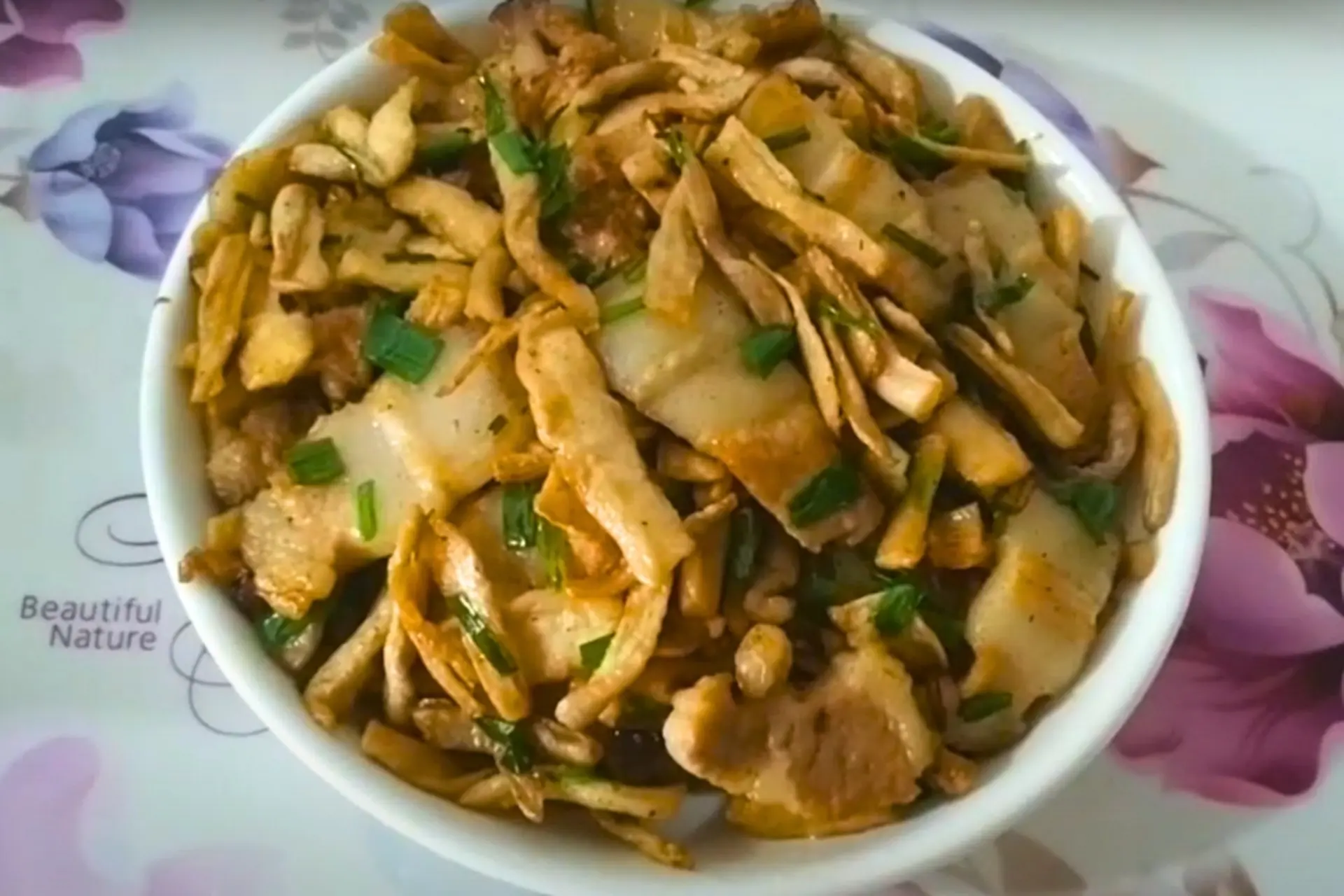 Hao cơm với món củ cải khô xào thịt dân dã, đậm vị thơm ngon cho cả nhà thưởng thức