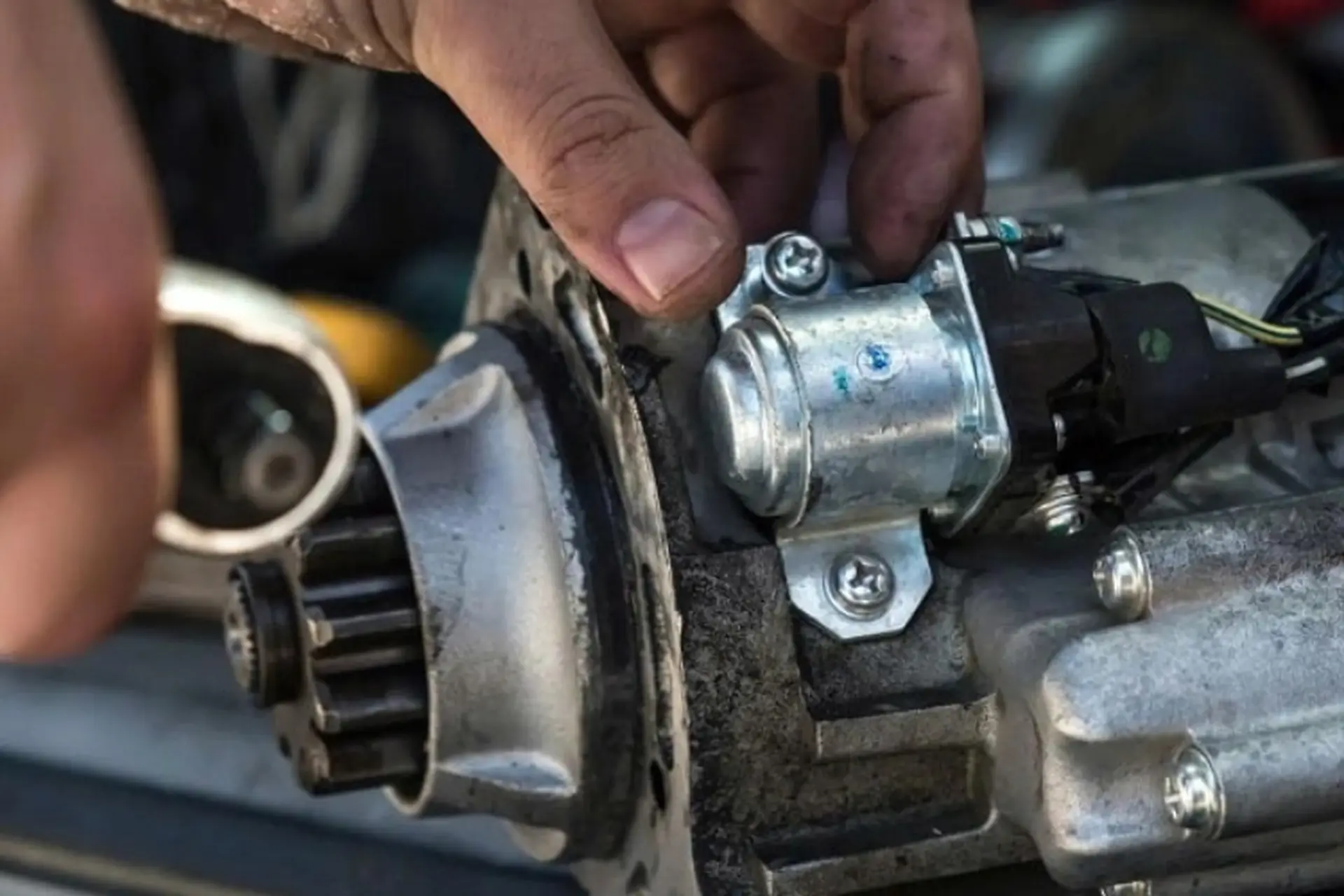 Tìm hiểu củ đề ô tô: Cấu tạo, nguyên lý hoạt động và dấu hiệu nhận biết củ đề bị hỏng