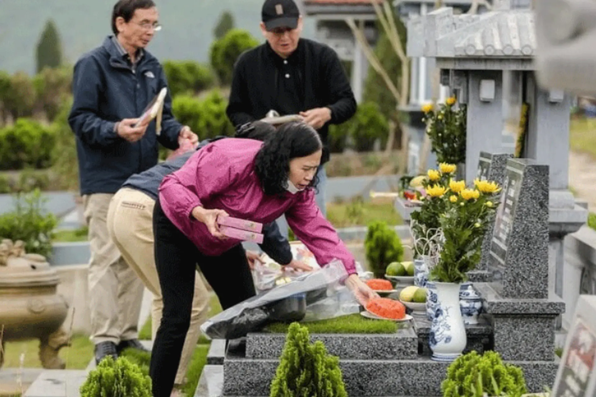 Cúng Thanh Minh gồm những gì? Hướng dẫn đầy đủ mâm lễ và các vật phẩm cần chuẩn bị