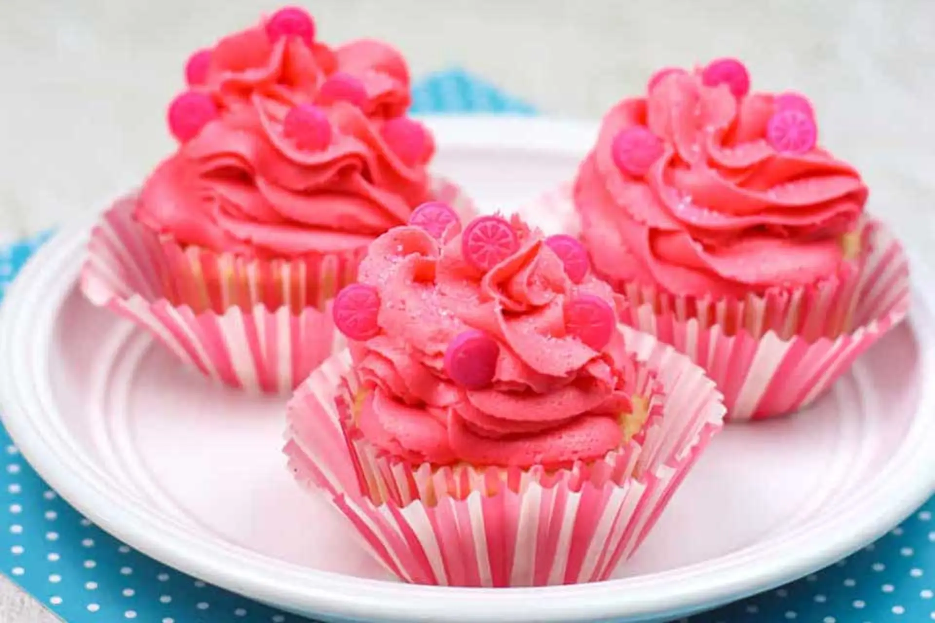 Cách làm cupcake bưởi mềm xốp, thơm lừng và đẹp mắt khiến ai nhìn cũng mê ngay