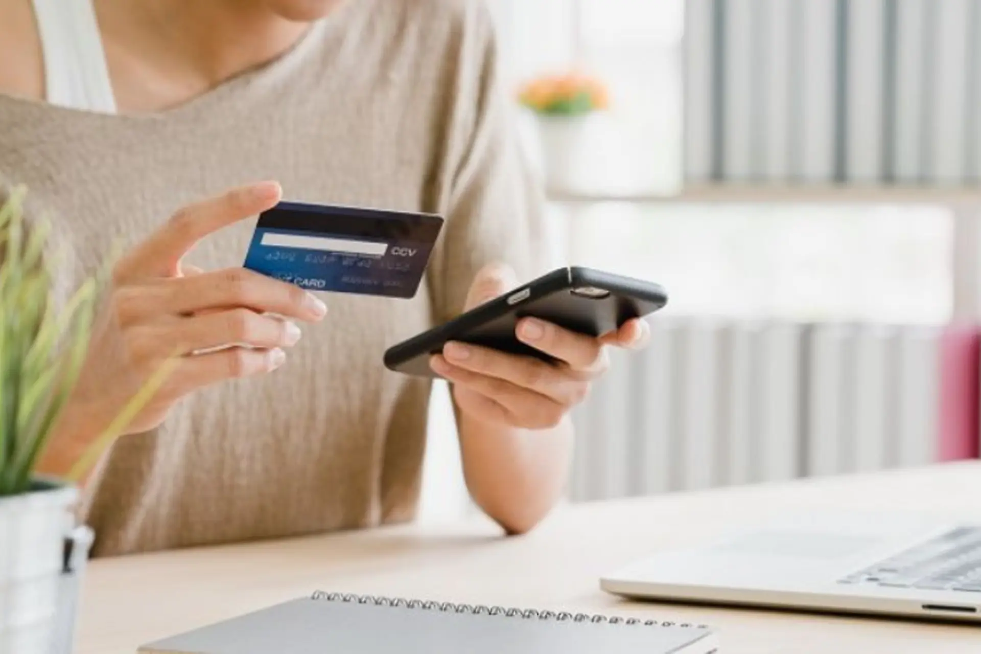 Đang vay ngân hàng có mua trả góp được không? Giải đáp chi tiết và đầy đủ nhất