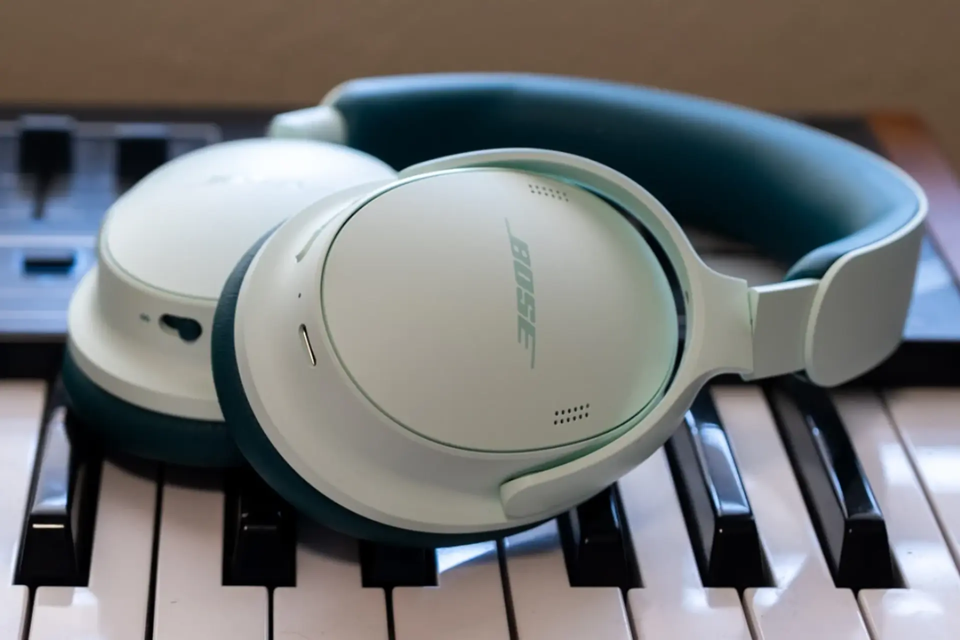 Đánh giá tai nghe Bose QuietComfort Headphones 2: Không quá bóng bẩy nhưng vẫn là một tai nghe chống ồn xuất sắc