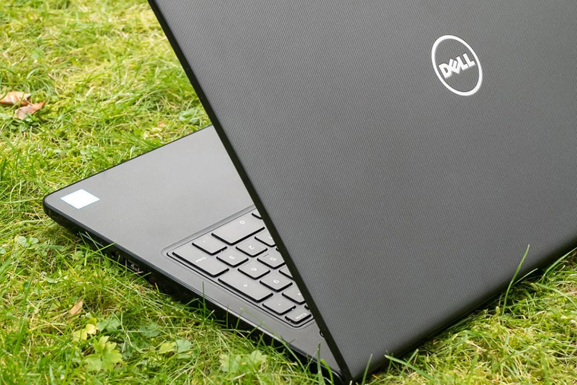 Đánh giá Dell Vostro 3568: Có còn đủ mạnh để sử dụng ổn định trong năm 2025?