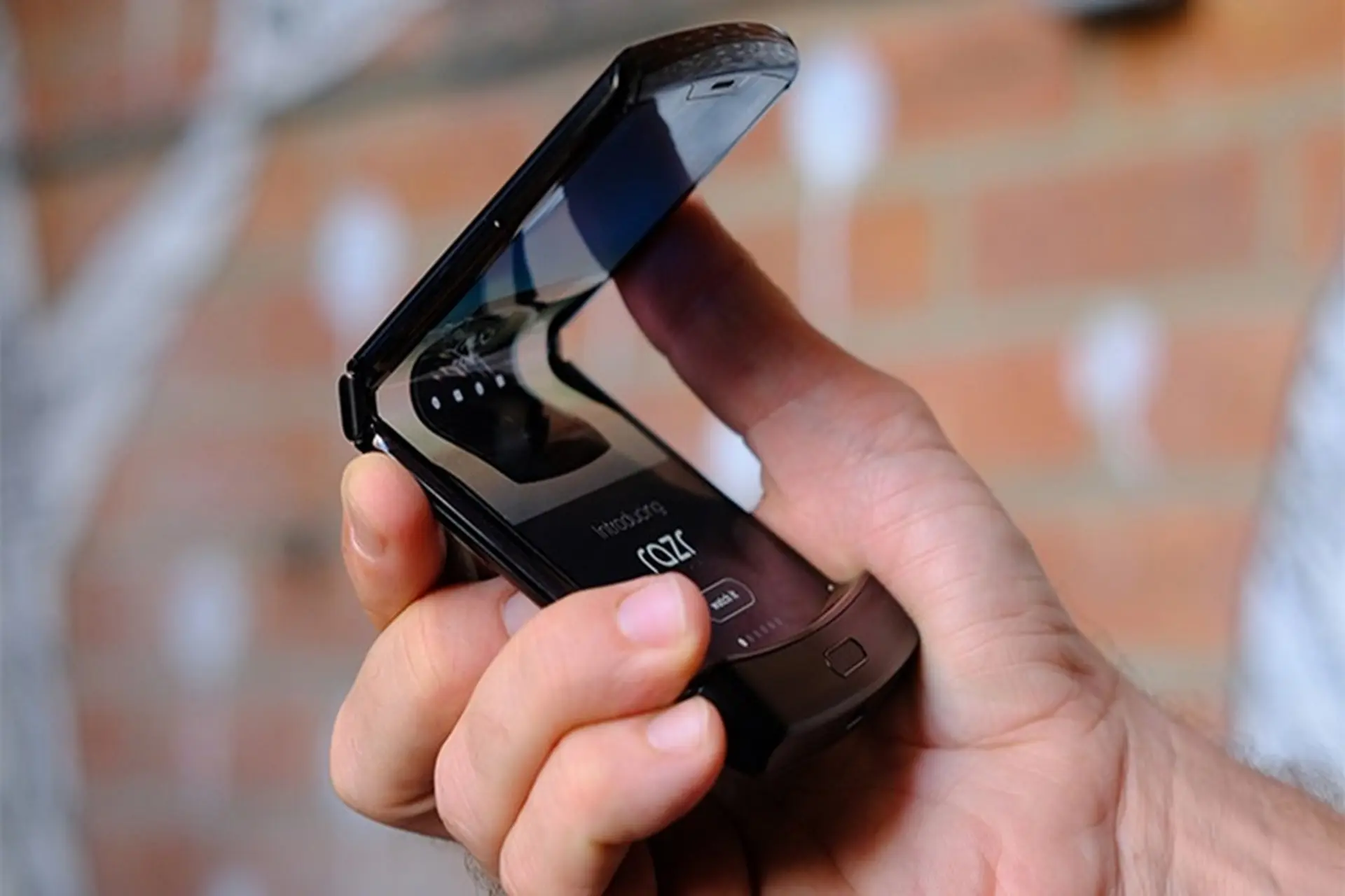 Đánh giá Motorola Razr 2019: Sự trở lại của huyền thoại nắp gập hay chỉ là món đồ chơi công nghệ đắt đỏ?
