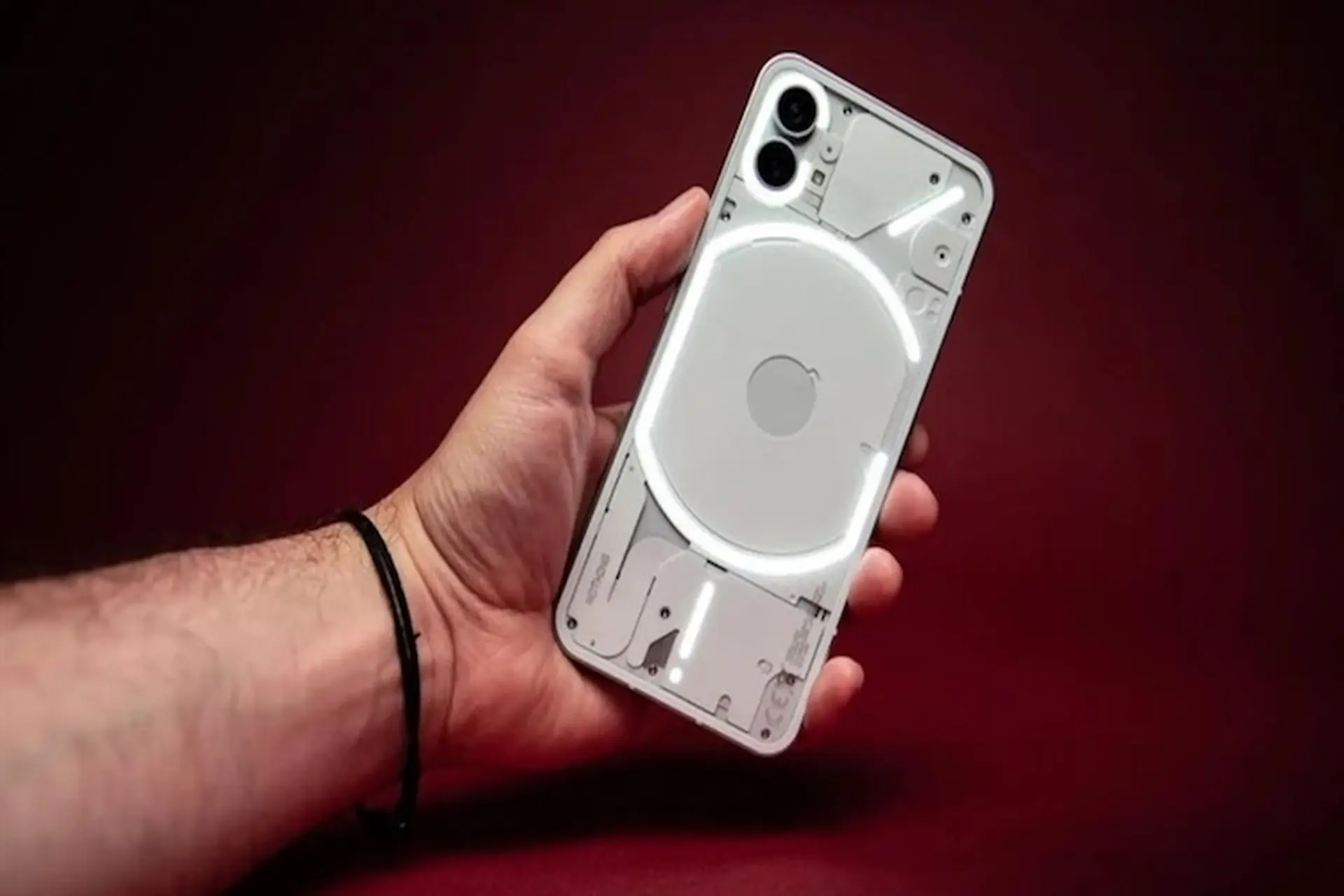Đánh giá Nothing Phone (1): Thiết kế khác biệt, trải nghiệm vẫn đáng chú ý