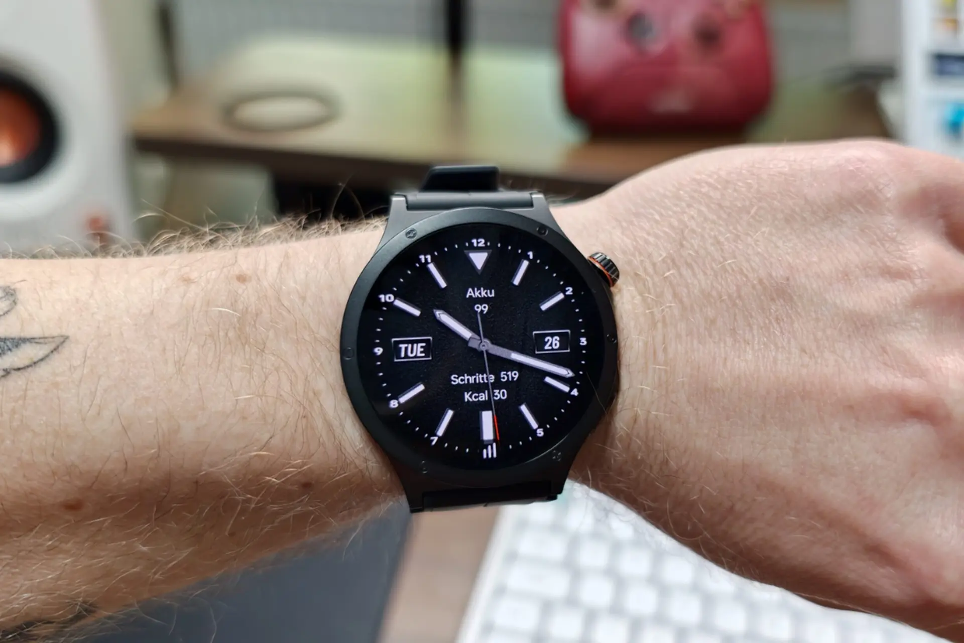 Đánh giá OnePlus Watch 4: Thiết kế titanium nhẹ, pin dùng đến 5 ngày