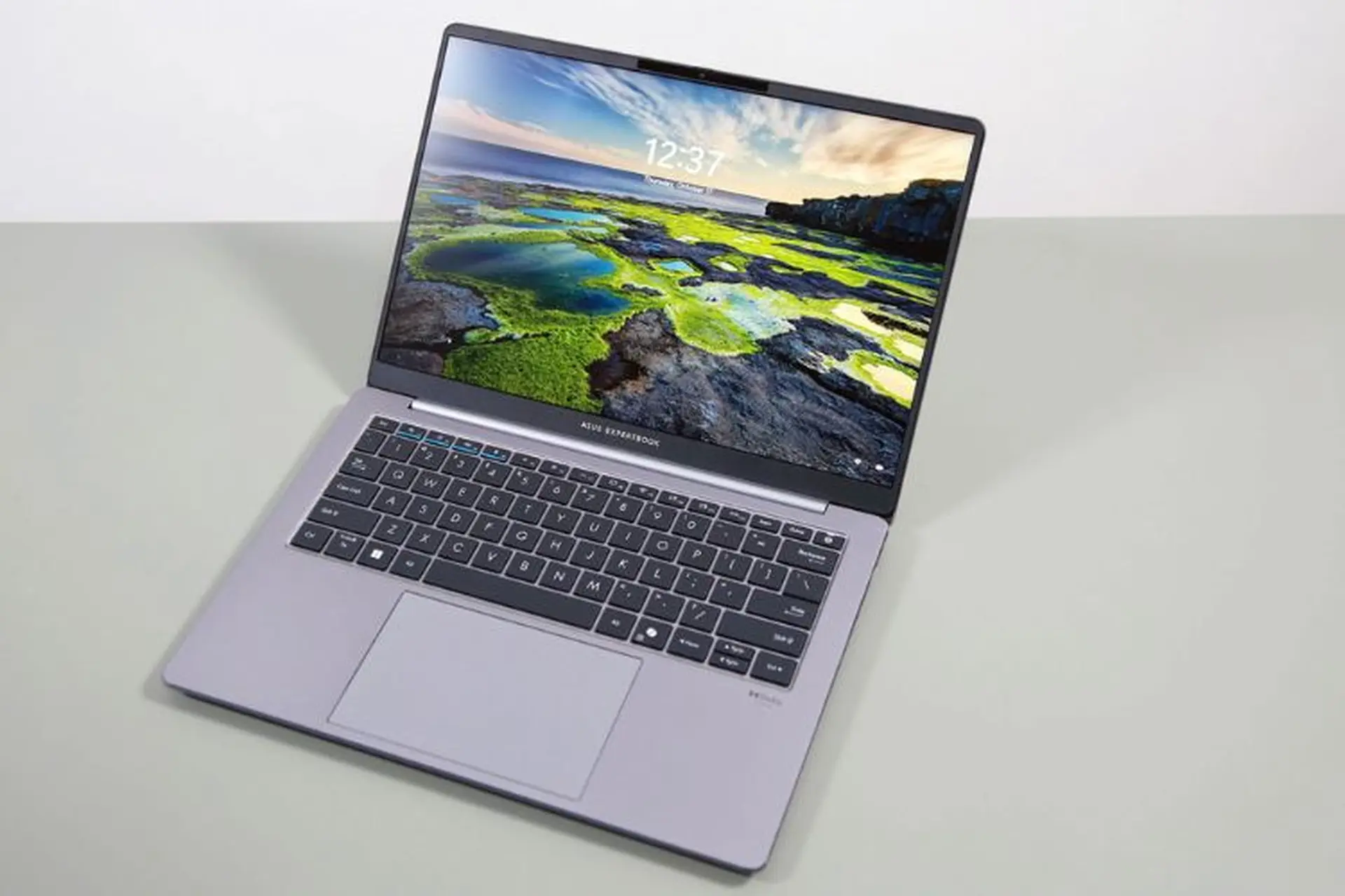 Đánh giá ASUS ExpertBook P5 (P5405): Thiết kế mỏng nhẹ bền bỉ, hiệu năng mượt mà vượt mong đợi