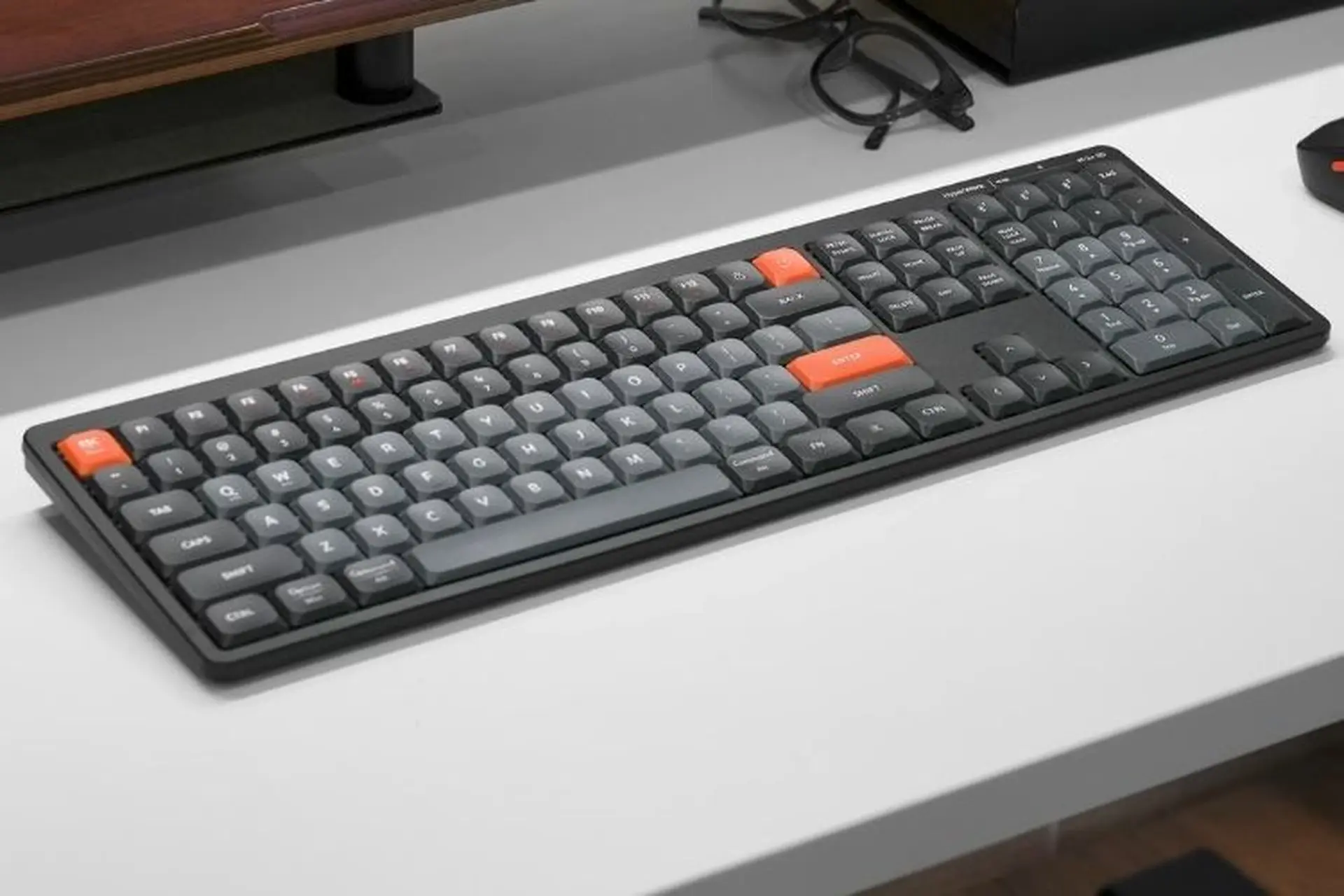 Đánh giá bàn phím Hyperwork SilentKey: Thiết kế full-size, gõ êm ái, kết nối đa thiết bị tiện lợi