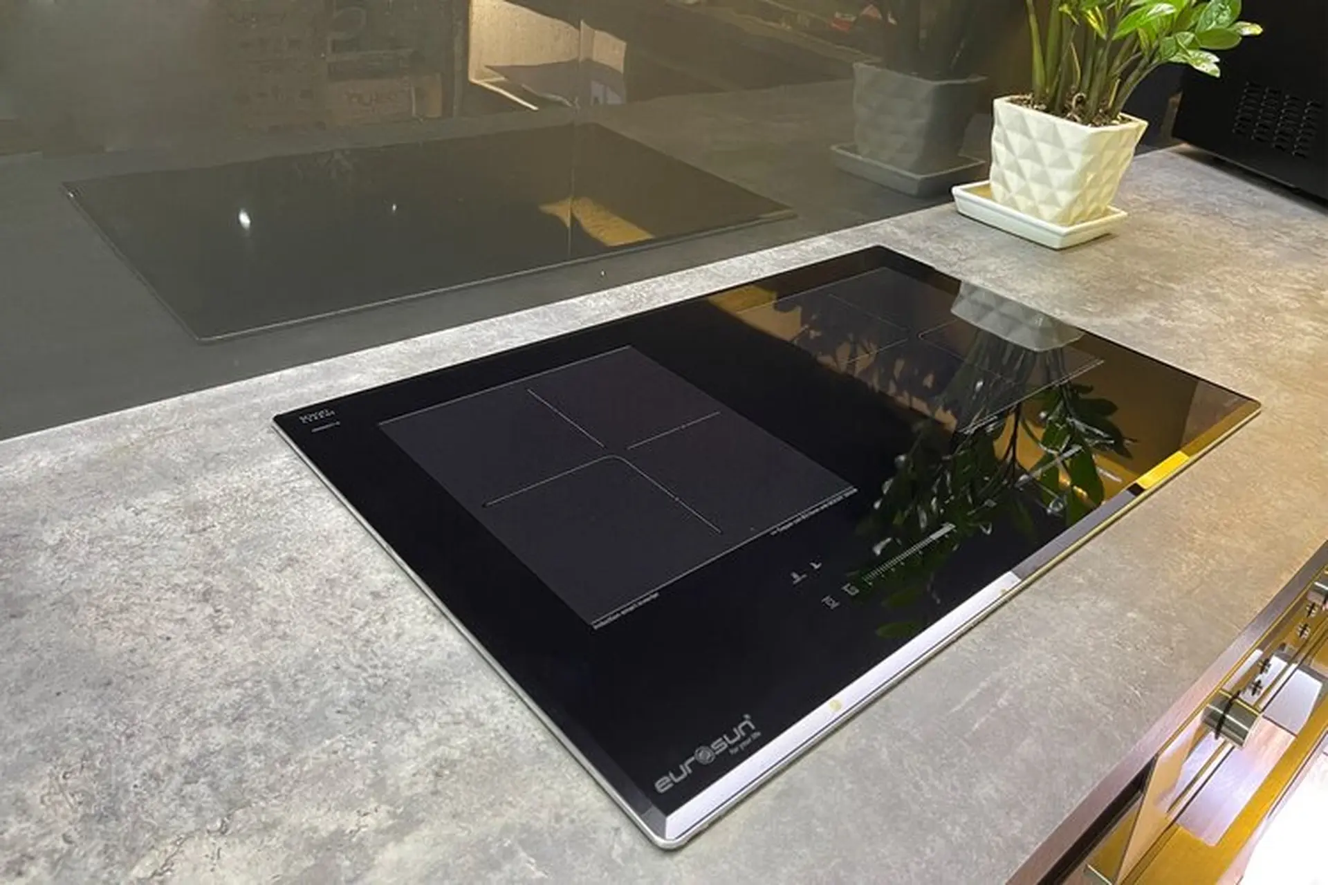 Đánh giá bếp từ Eurosun EU-T715Pro: Bếp từ đôi hiện đại, công nghệ đun nấu cao cấp, đầy đủ các tính năng an toàn