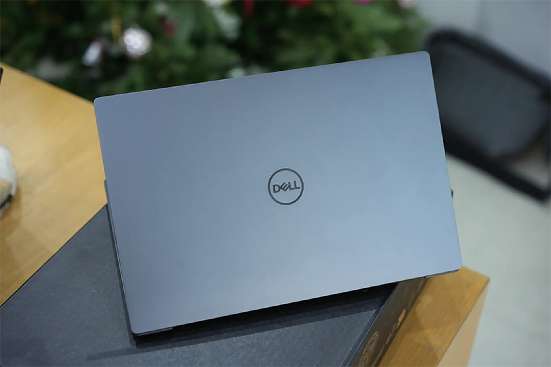 Đánh giá Dell XPS 13: Thiết kế sang trọng, hiệu năng cao, hỗ trợ AI thông minh