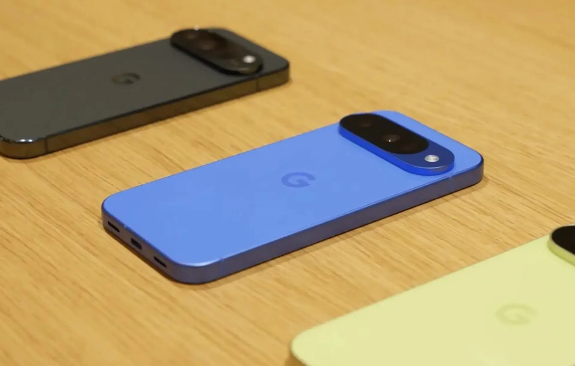 Đánh giá Google Pixel 10 với thiết kế cao cấp, màn hình sáng và AI thông minh